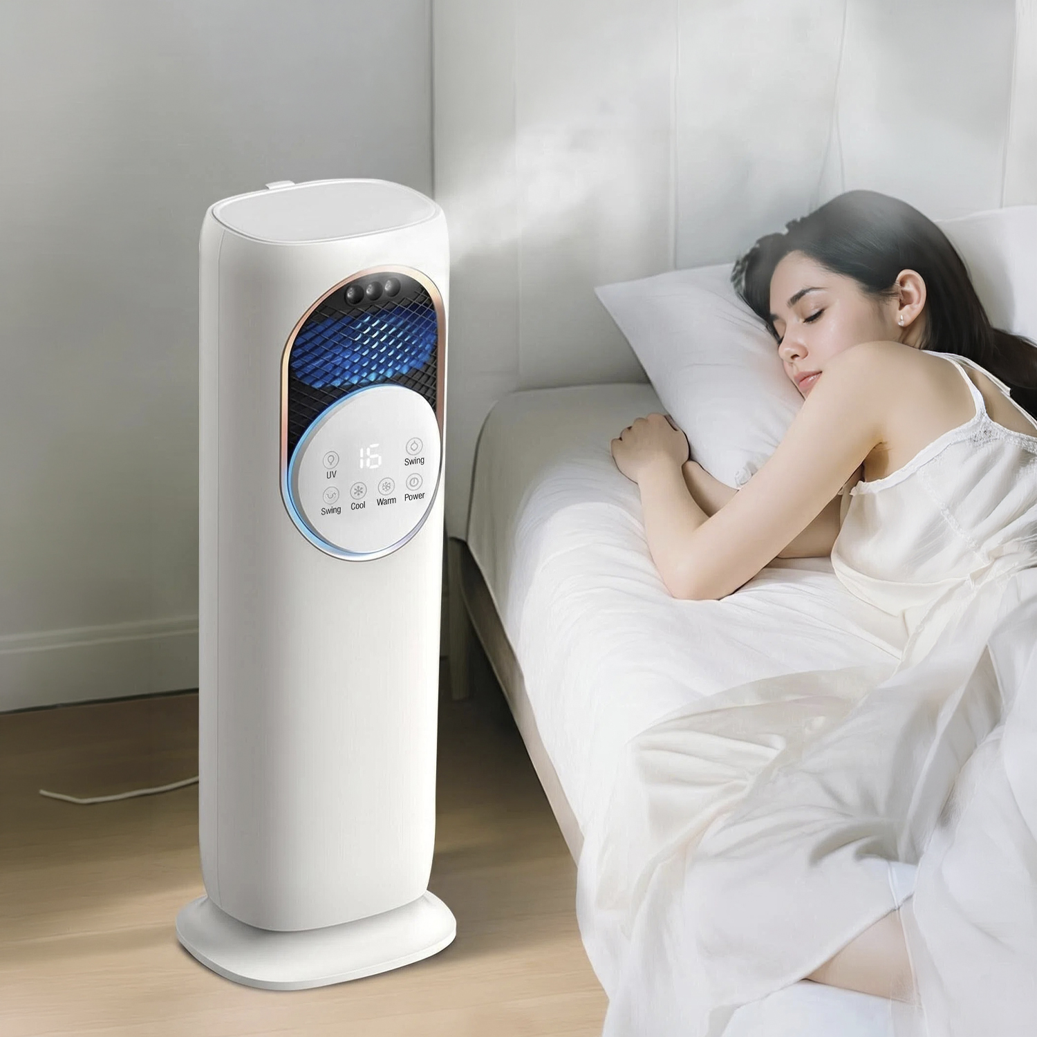 Un ventilador de torre blanco junto a una cama donde duerme una mujer.