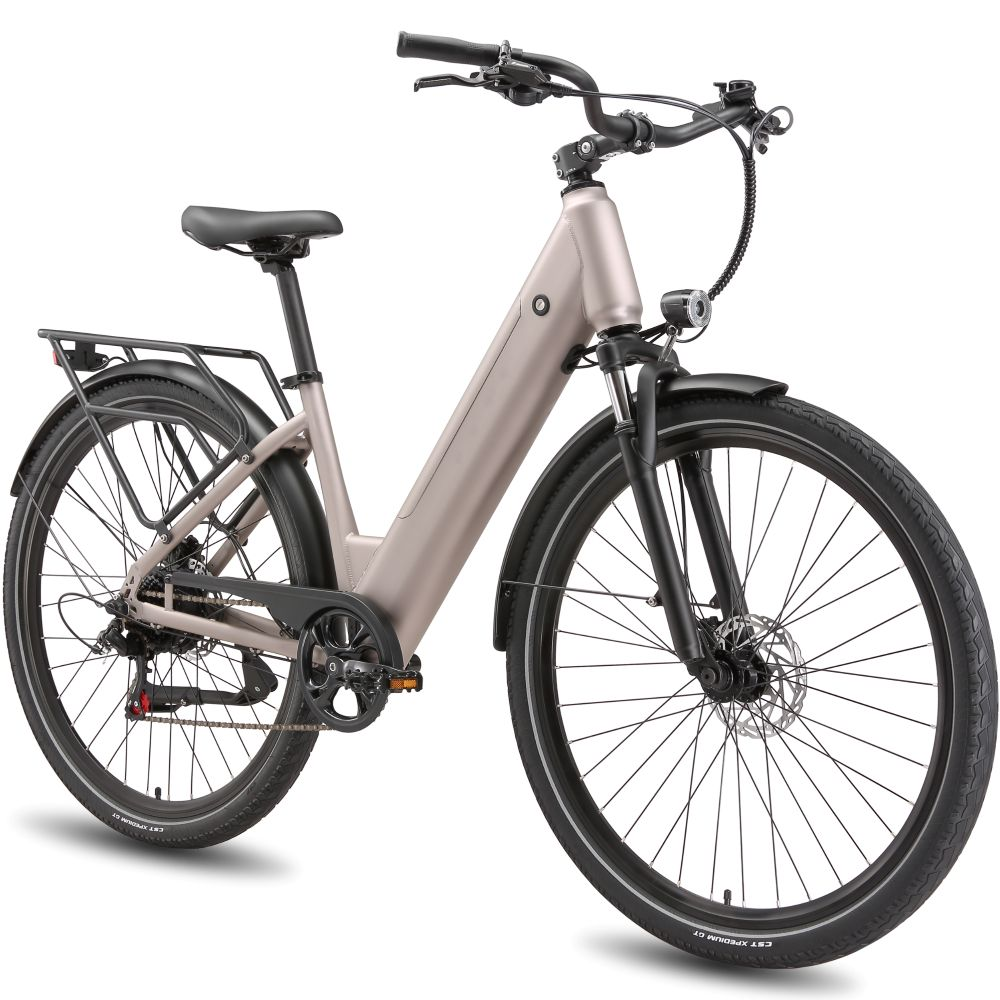 Una bicicleta eléctrica beige de paseo con portabultos y guardabarros.