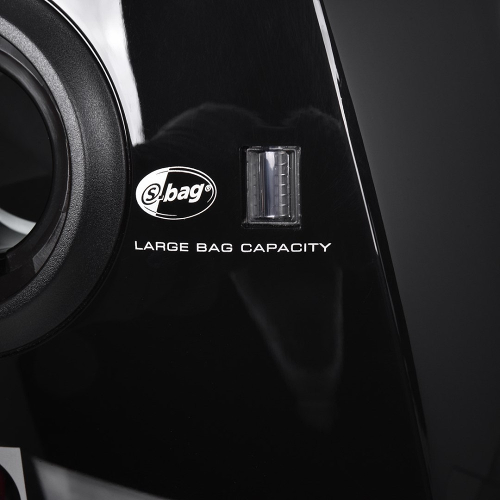 Czarny sprzęt z logo i napisem "LARGE BAG CAPACITY".