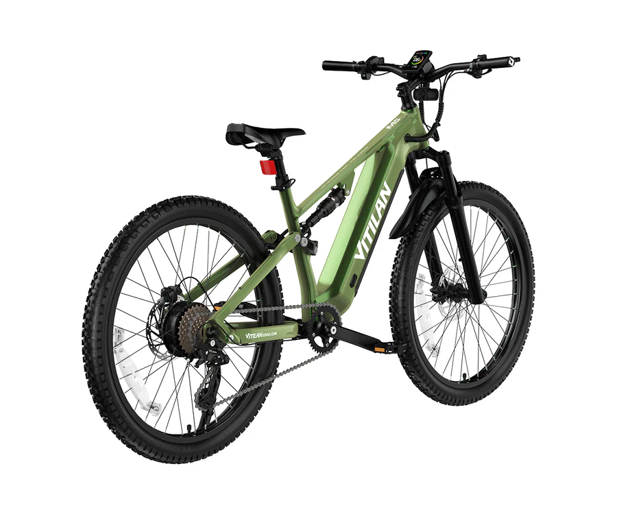 Ein hellgrünes E-Mountainbike mit Vollfederung steht auf weißem Hintergrund.
