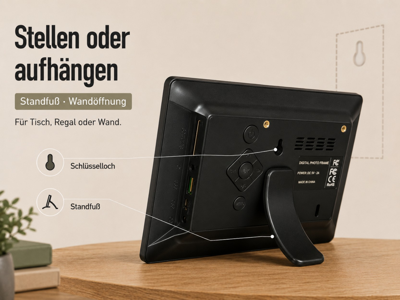 Rückseite eines digitalen Bilderrahmens mit Standfuß und Wandmontagemöglichkeit.