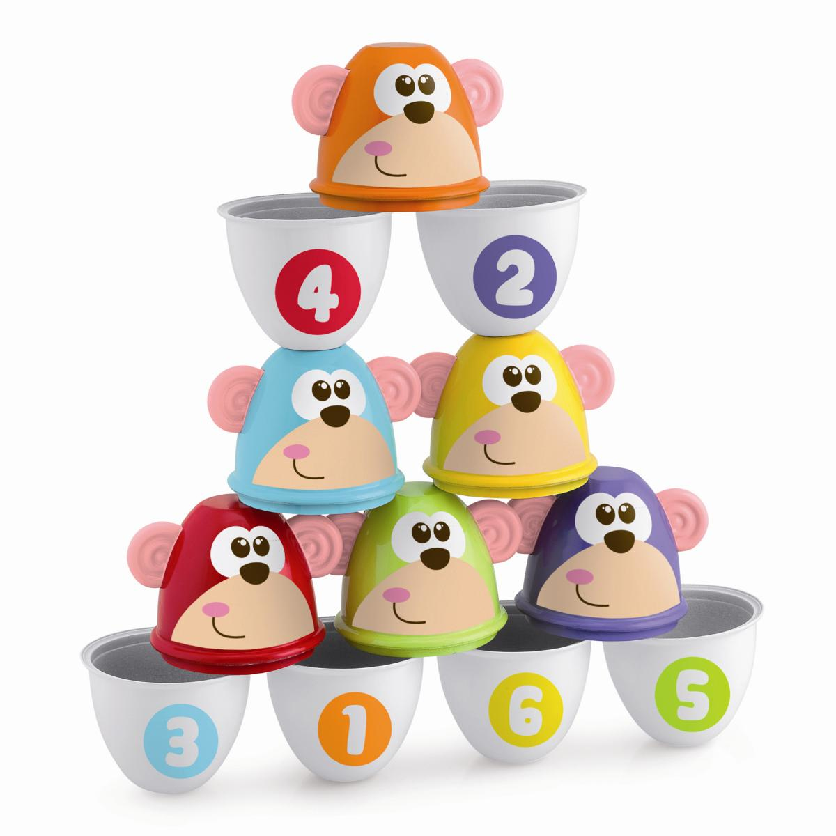 Ein Turm aus bunten Affenbechern mit Zahlen von 1 bis 6.