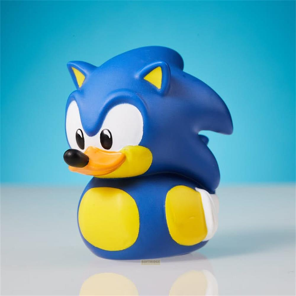 Eine blaue Sonic-Gummiente mit gelben Akzenten auf blauem Hintergrund.