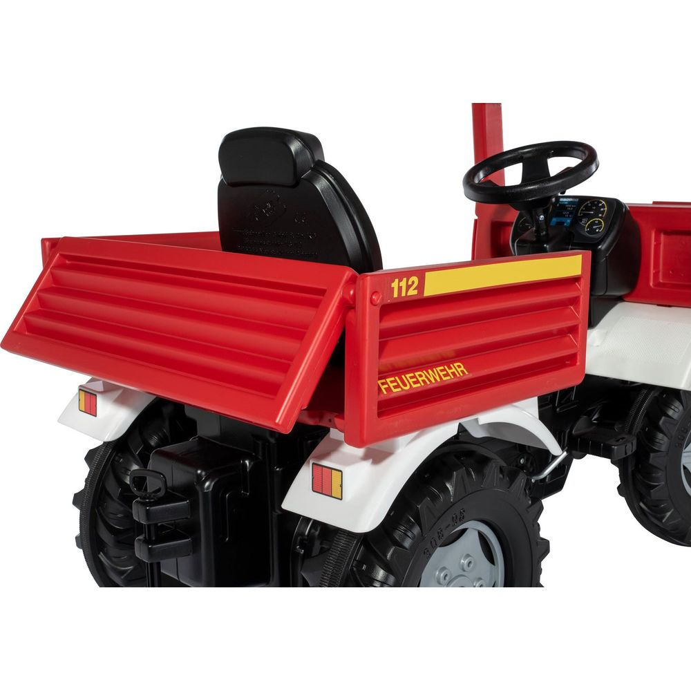 Tracteur-camion de pompiers jouet rouge avec remorque, siège et volant.