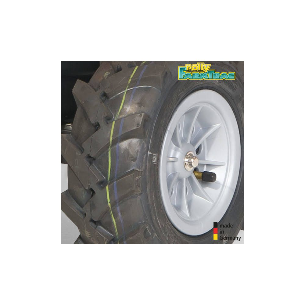 Ein Reifen mit silberner Felge und Ventil, mit "rolly FARMTRAC" Logo.
