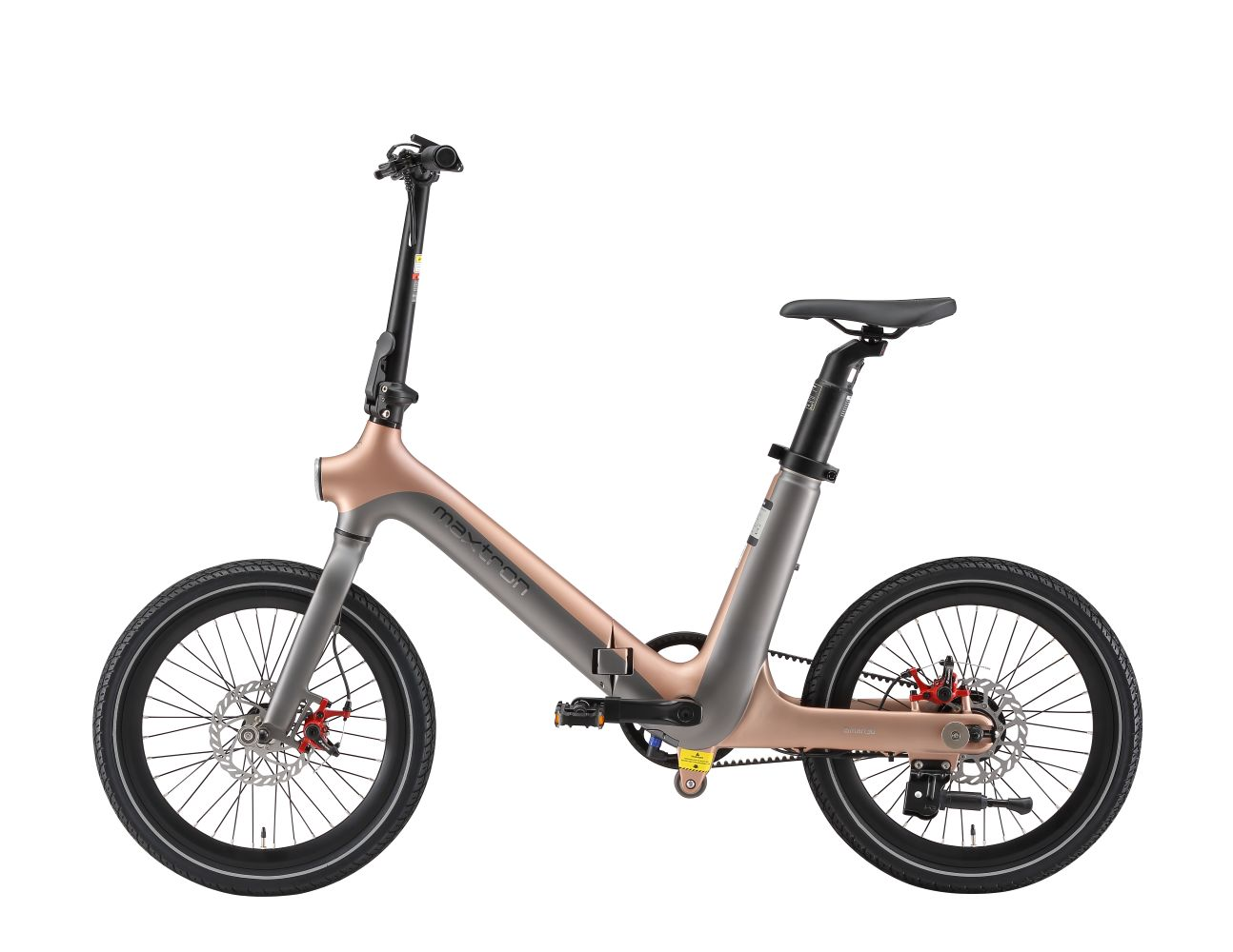 Una bicicletta pieghevole bronzo e grigio con pneumatici e cerchi neri.