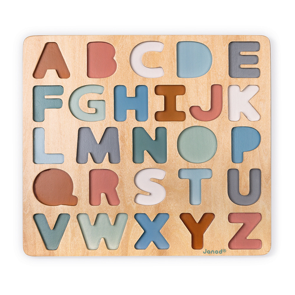 Holz-Alphabet-Puzzle mit pastellfarbenen Buchstaben A-Z.
