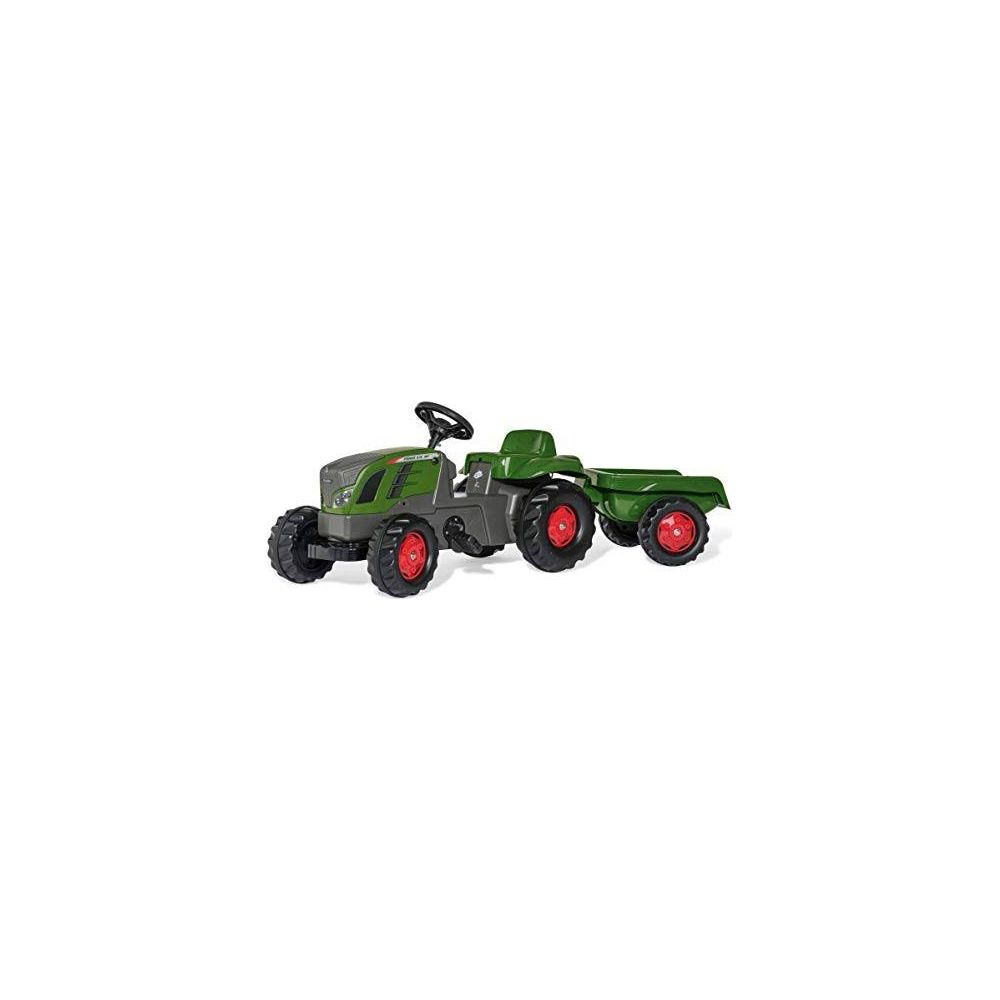 Grüner Spielzeugtraktor mit Anhänger auf weißem Hintergrund.