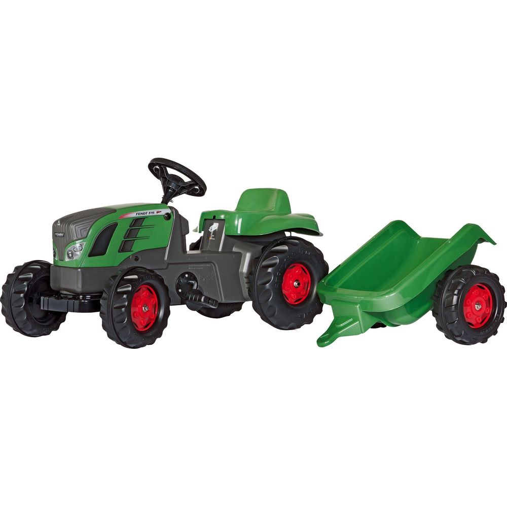 Grüner Spielzeugtraktor mit Anhänger auf weißem Hintergrund.