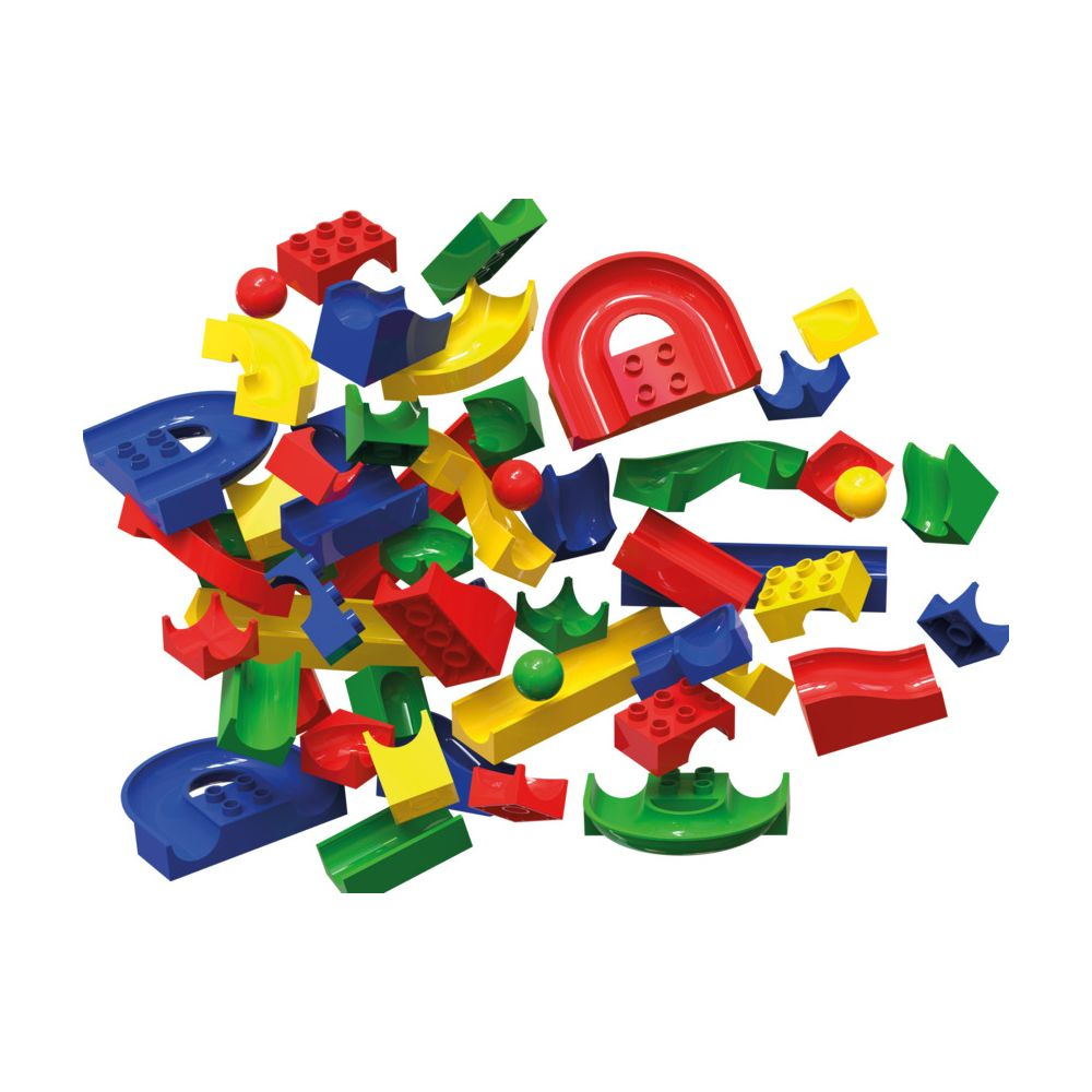 Une pile de blocs de construction jouets colorés et de billes, y compris des pièces rouges, bleues, jaunes et vertes.