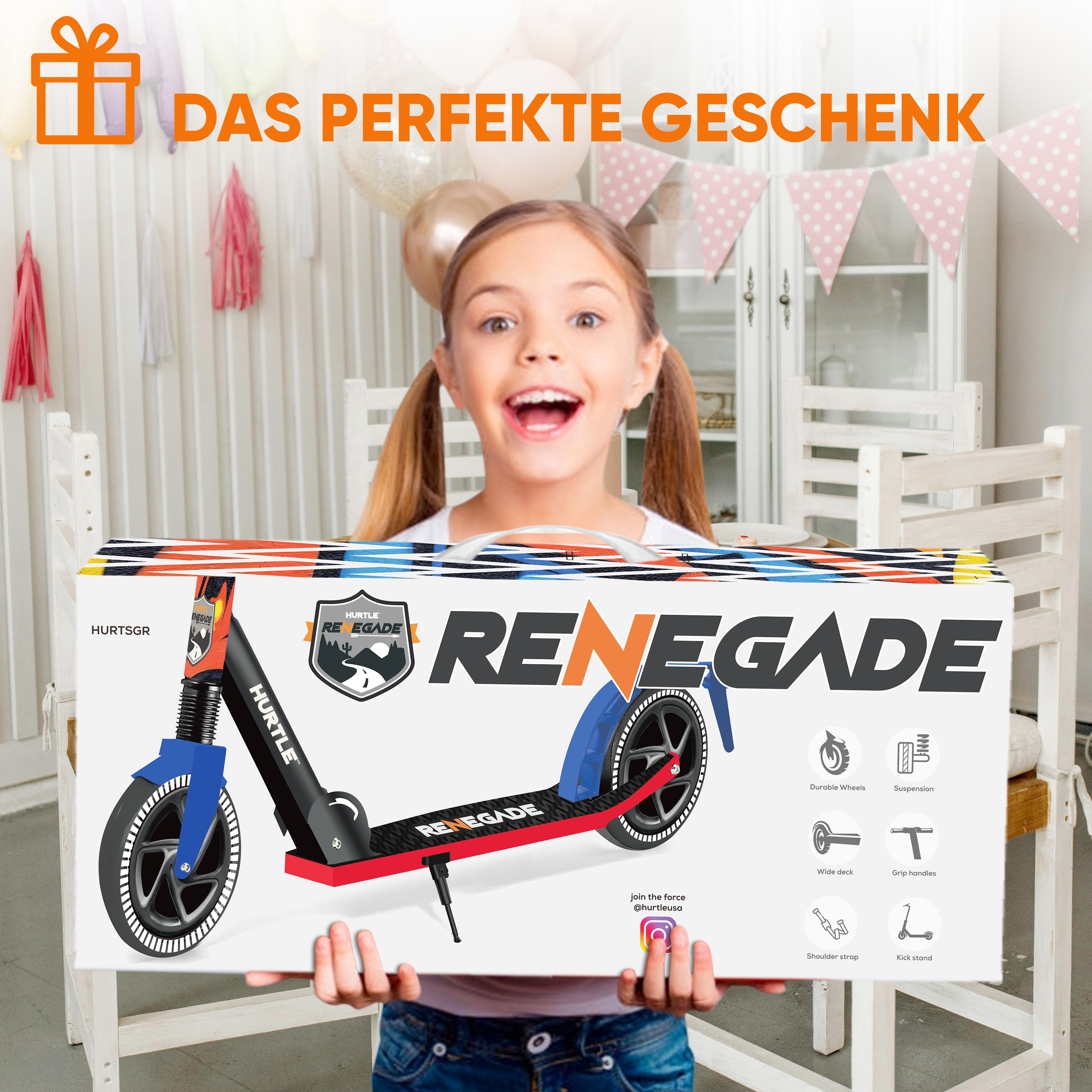 Ein Mädchen hält eine Rollermarke "Renegade" aus der Verpackung, dekoriert mit Ballons.