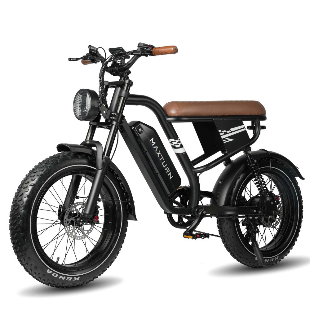 Bici elettrica nera con sella marrone e pneumatici larghi.