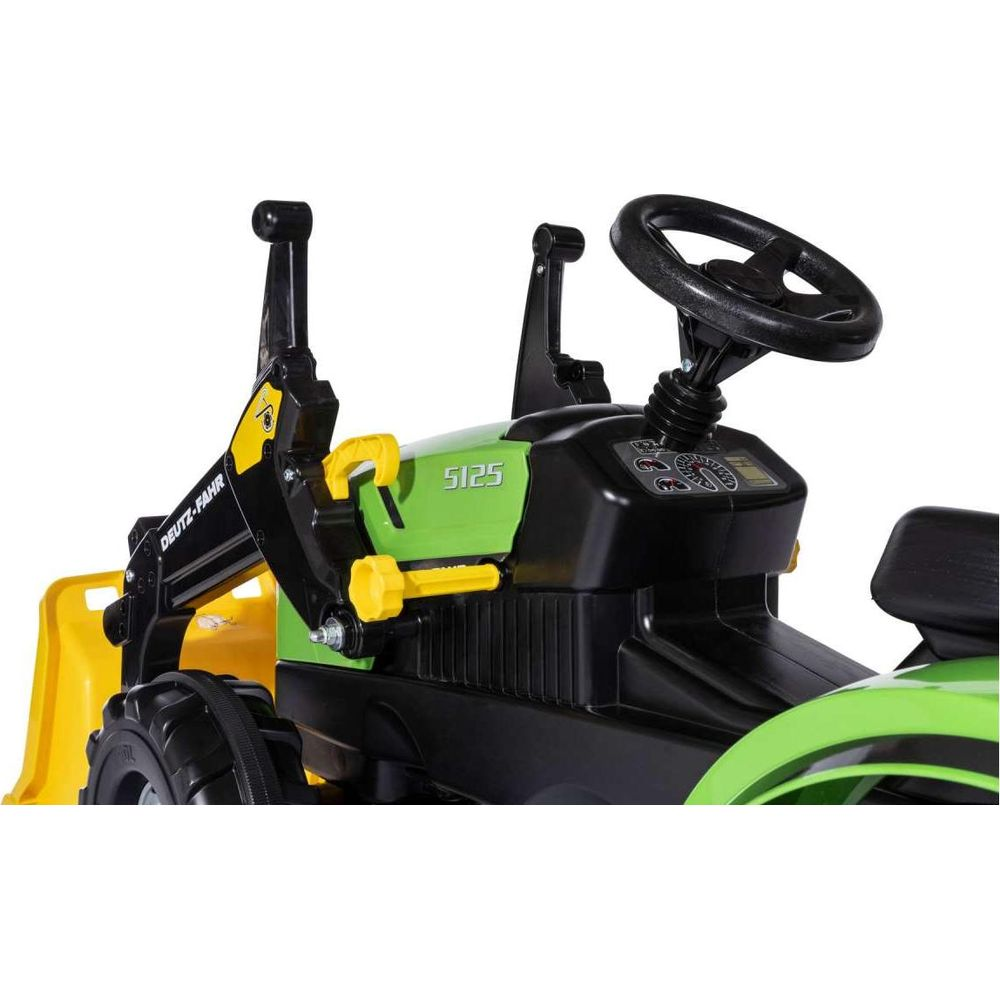 Ein grüner Spielzeugtraktor mit gelbem Frontlader und schwarzem Lenkrad.