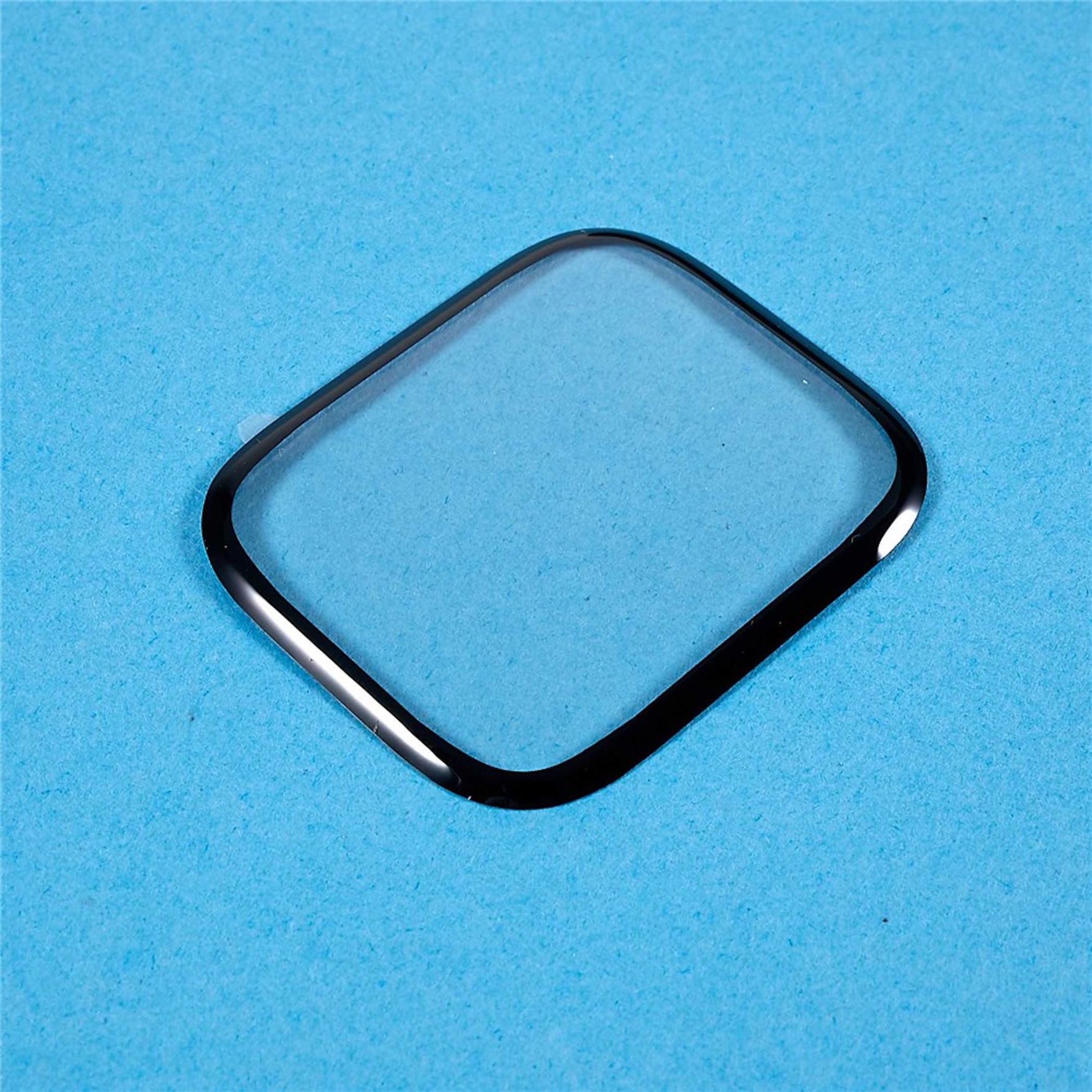 Ein rechteckiger schwarzer Rahmen mit abgerundeten Ecken auf blauem Hintergrund.