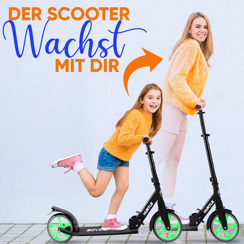 Ein junges Mädchen und eine junge Frau fahren Roller. Der Roller wächst mit dir.