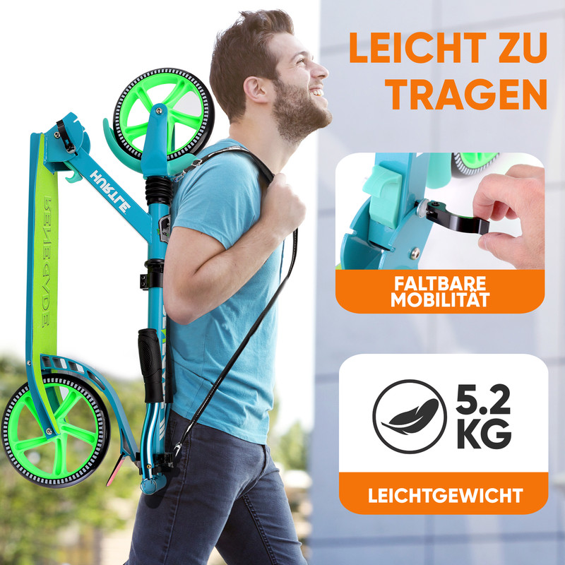 Mann trägt einen blauen Roller mit Tragegurt. Details zu Gewicht und Faltbarkeit.