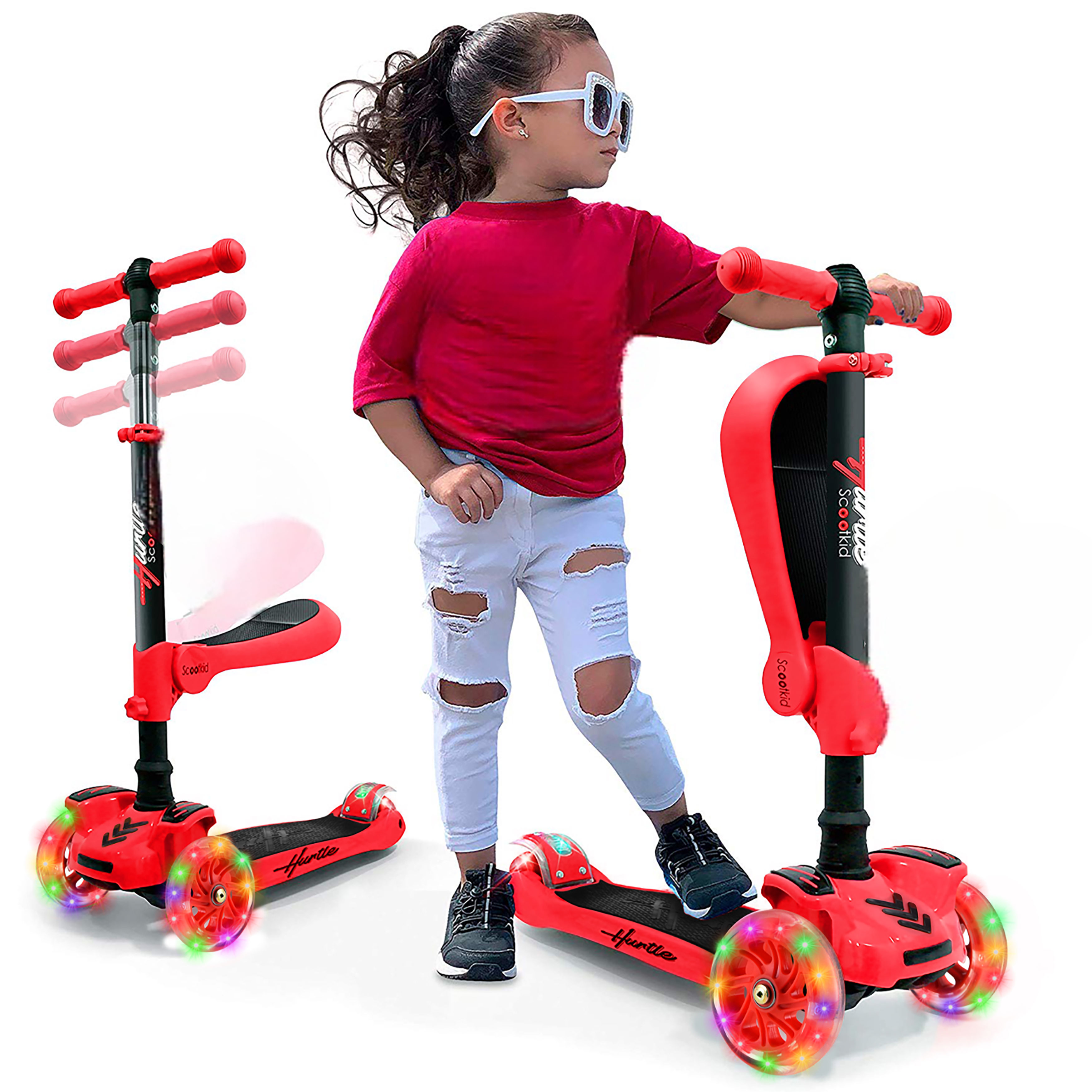 Ein kleines Mädchen in einem roten Hemd und zerrissener weißer Hose fährt einen roten Roller mit leuchtenden Rädern.