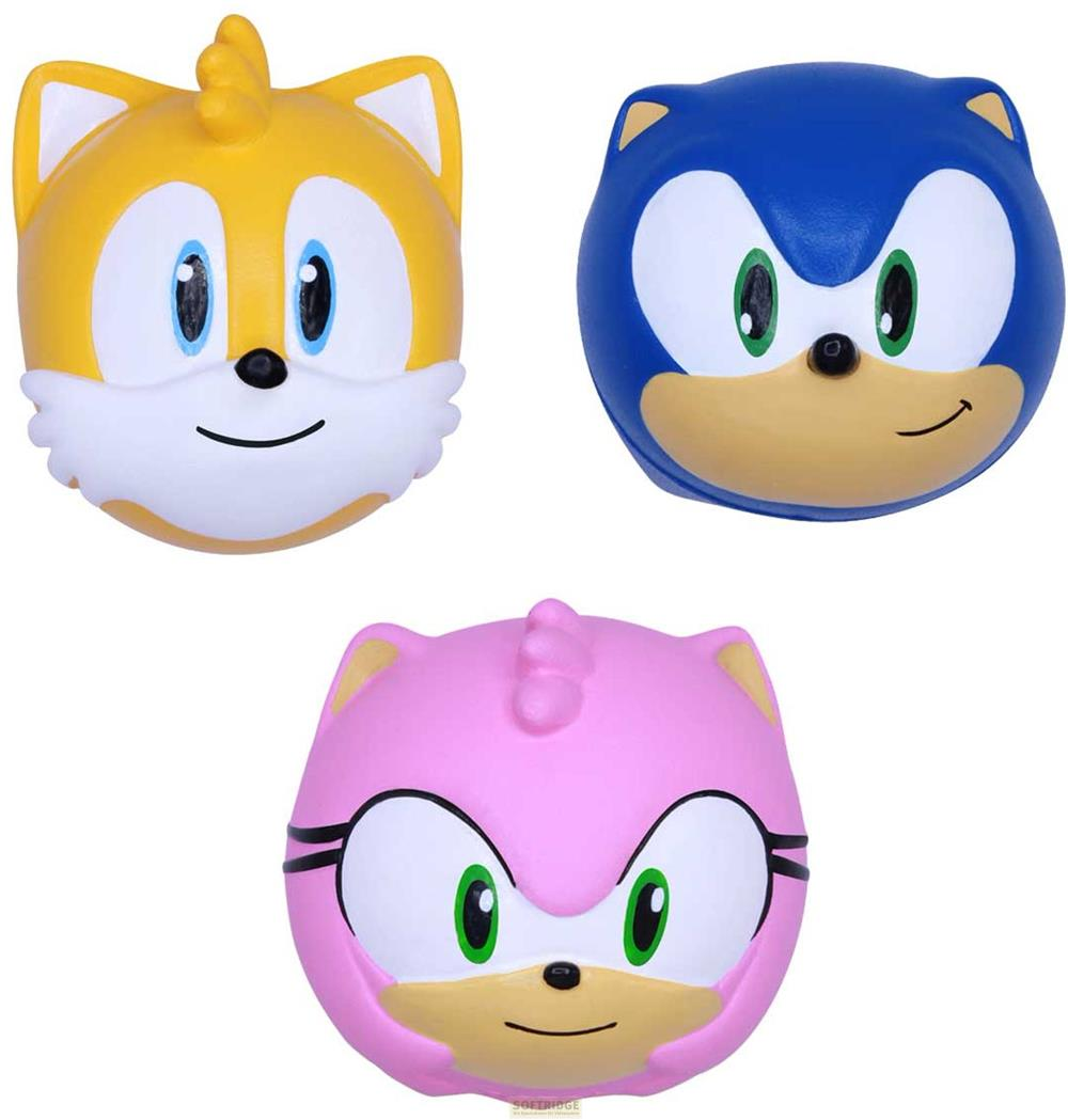 Trois personnages Sonic : Tails, Sonic et Amy en jouets ronds.