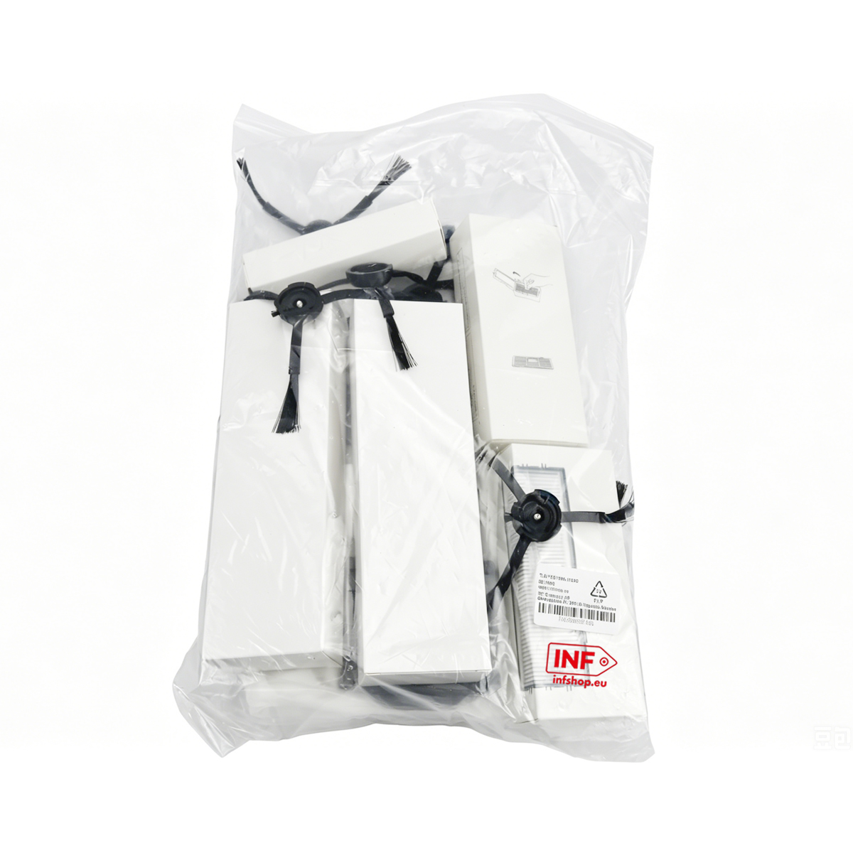 Scatole bianche con nastri neri e nappe dentro un sacchetto di plastica.