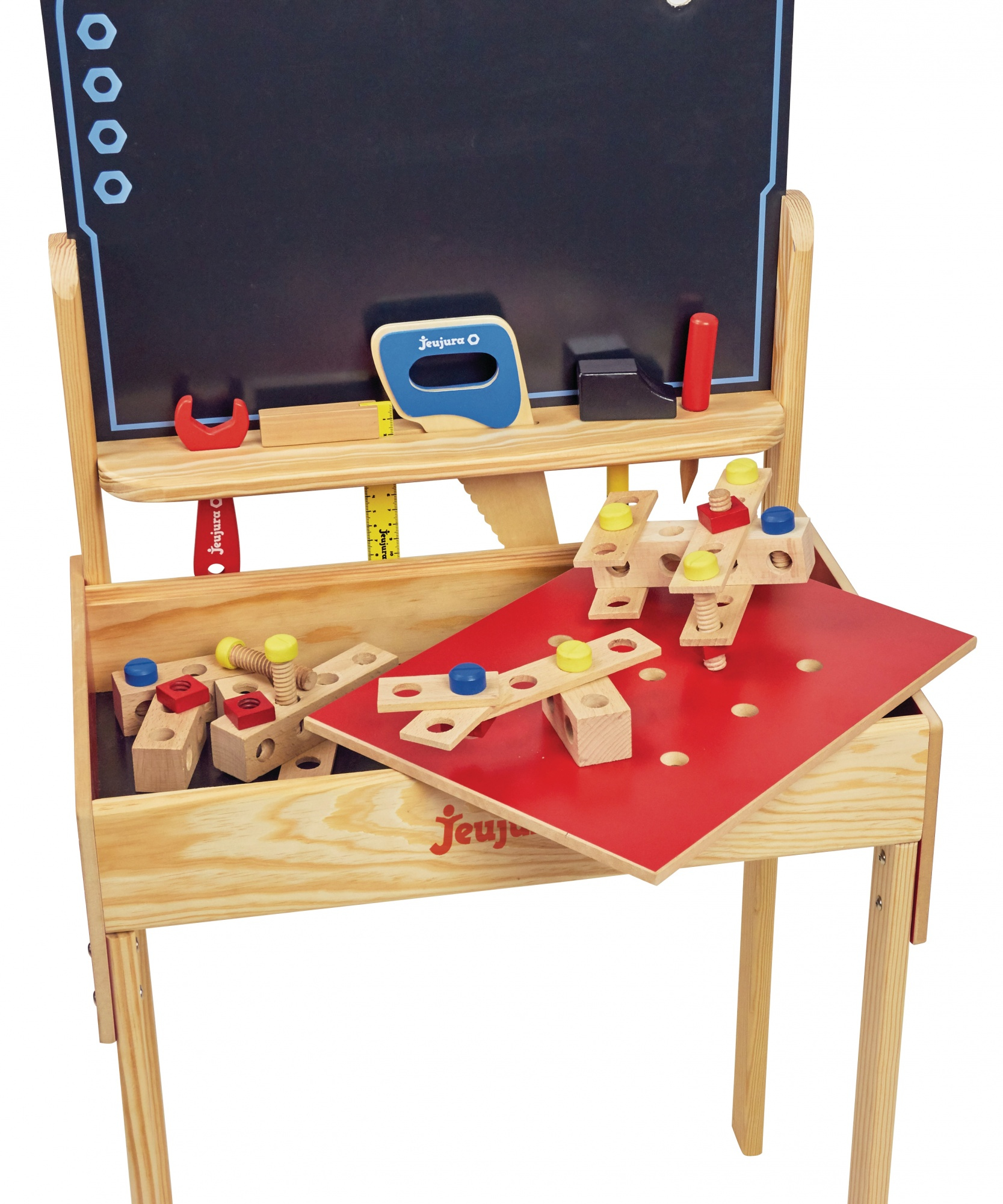 Holzwerkbank mit Tafel und bunten Bausteinen für Kinder.