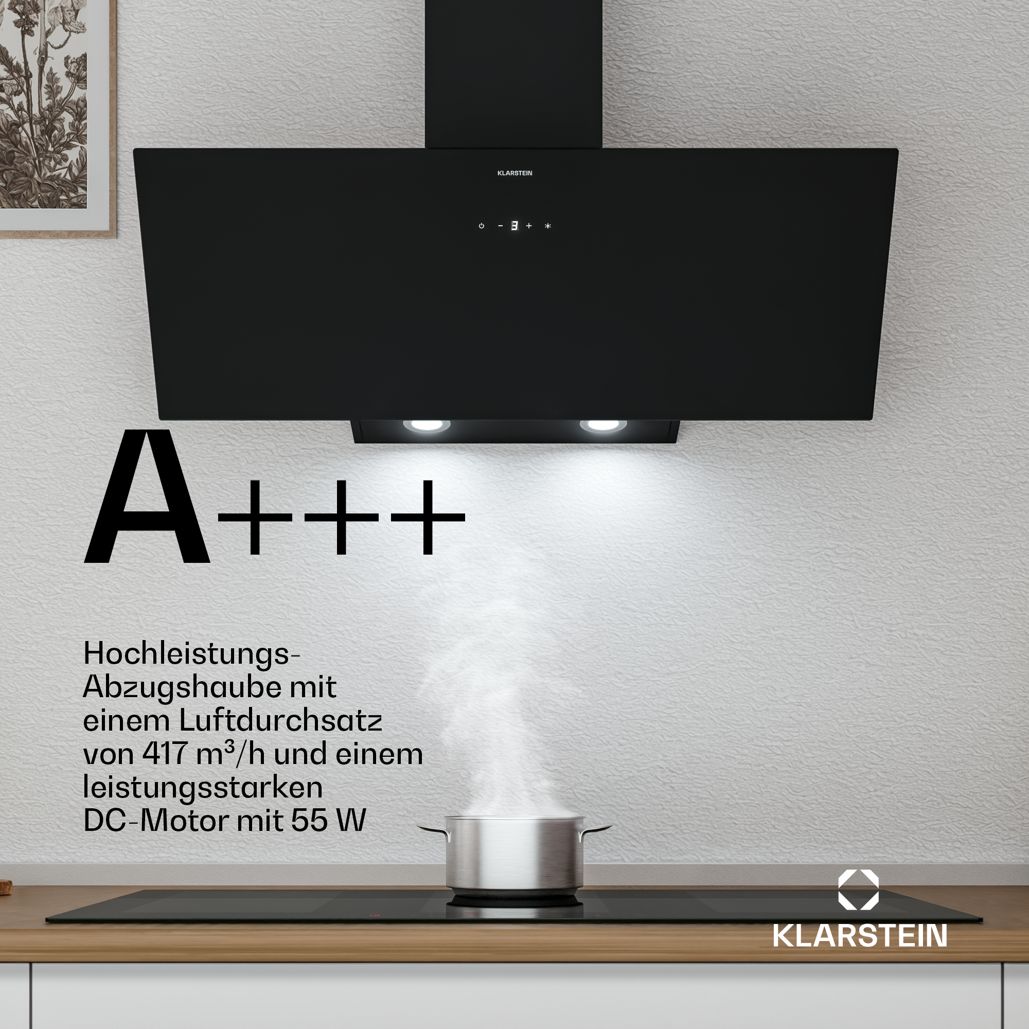 Schwarze Dunstabzugshaube mit A+++ Energieeffizienz über einem Kochfeld mit Dampf.