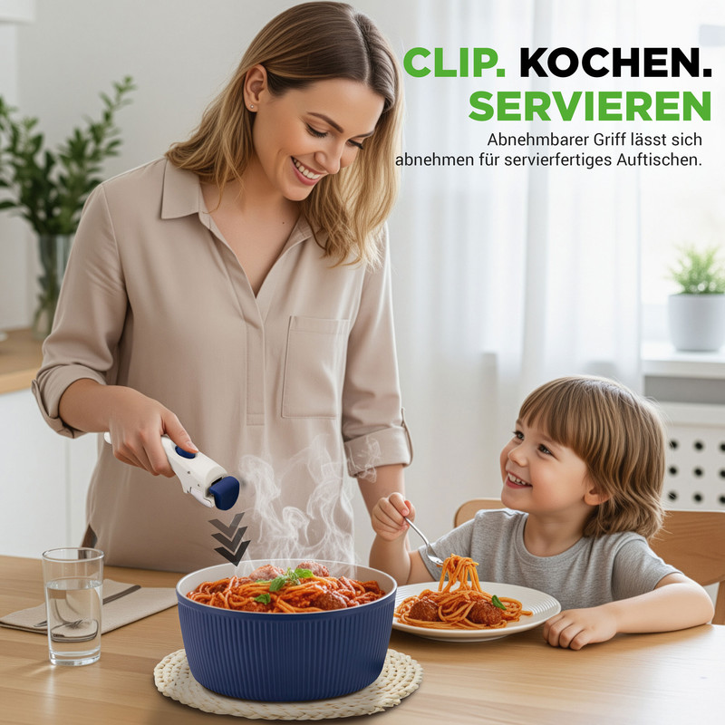Eine Frau und ein Kind essen Spaghetti. Dampf steigt aus der Servierschüssel auf.