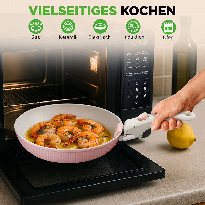 Eine Hand hält eine rosa Pfanne mit Garnelen aus einem schwarzen Kombi-Ofen.