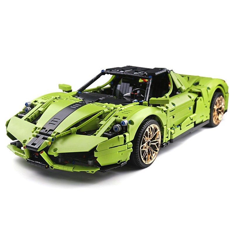 Jasnozielony model samochodu sportowego Lego z czarnymi akcentami i złotymi felgami.