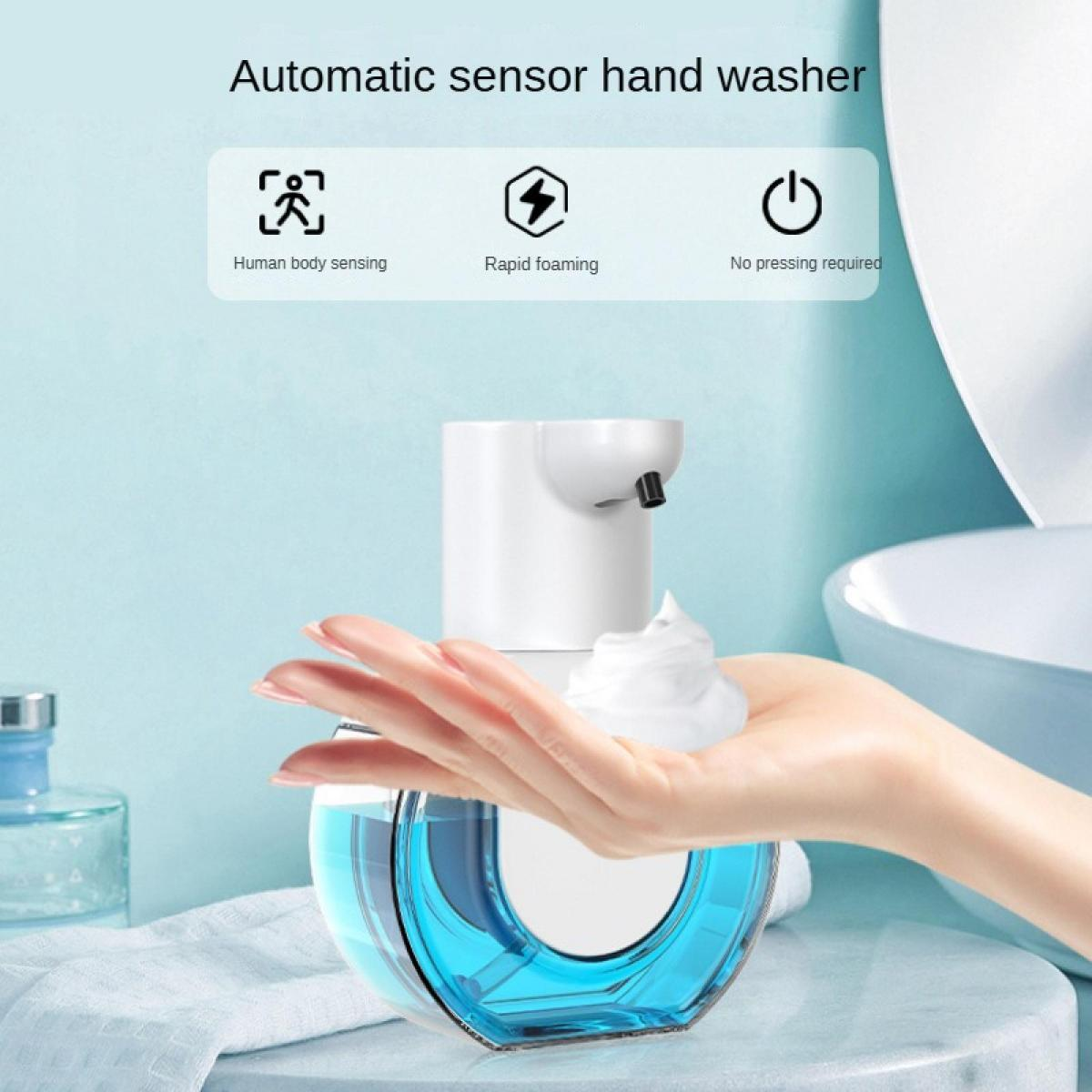 Automatische Sensor-Handwaschmaschine, die Schaum in eine Hand gibt, mit blauer Flüssigkeit darunter.