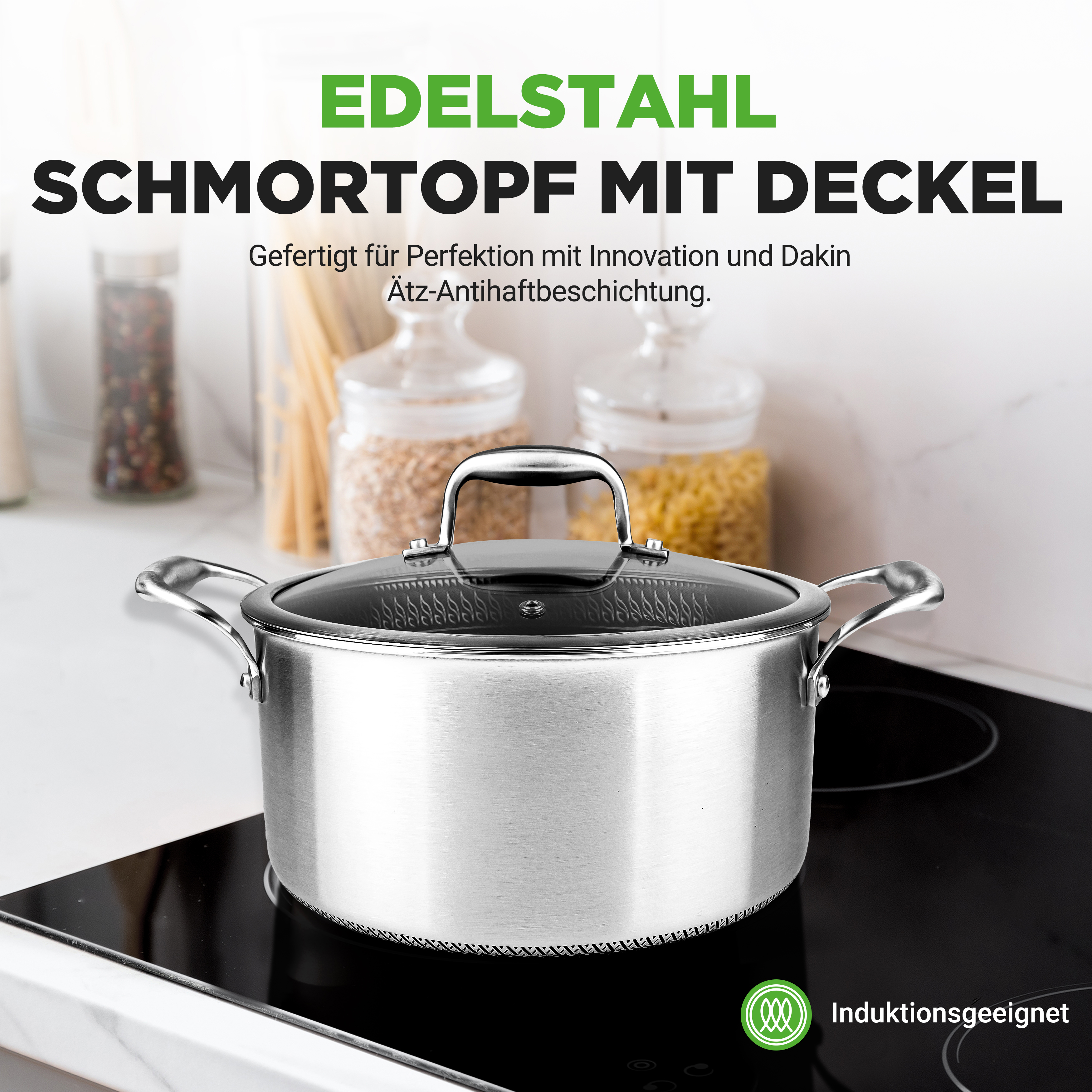 Edelstahl-Schmortopf mit Glasdeckel auf einem Induktionskochfeld.