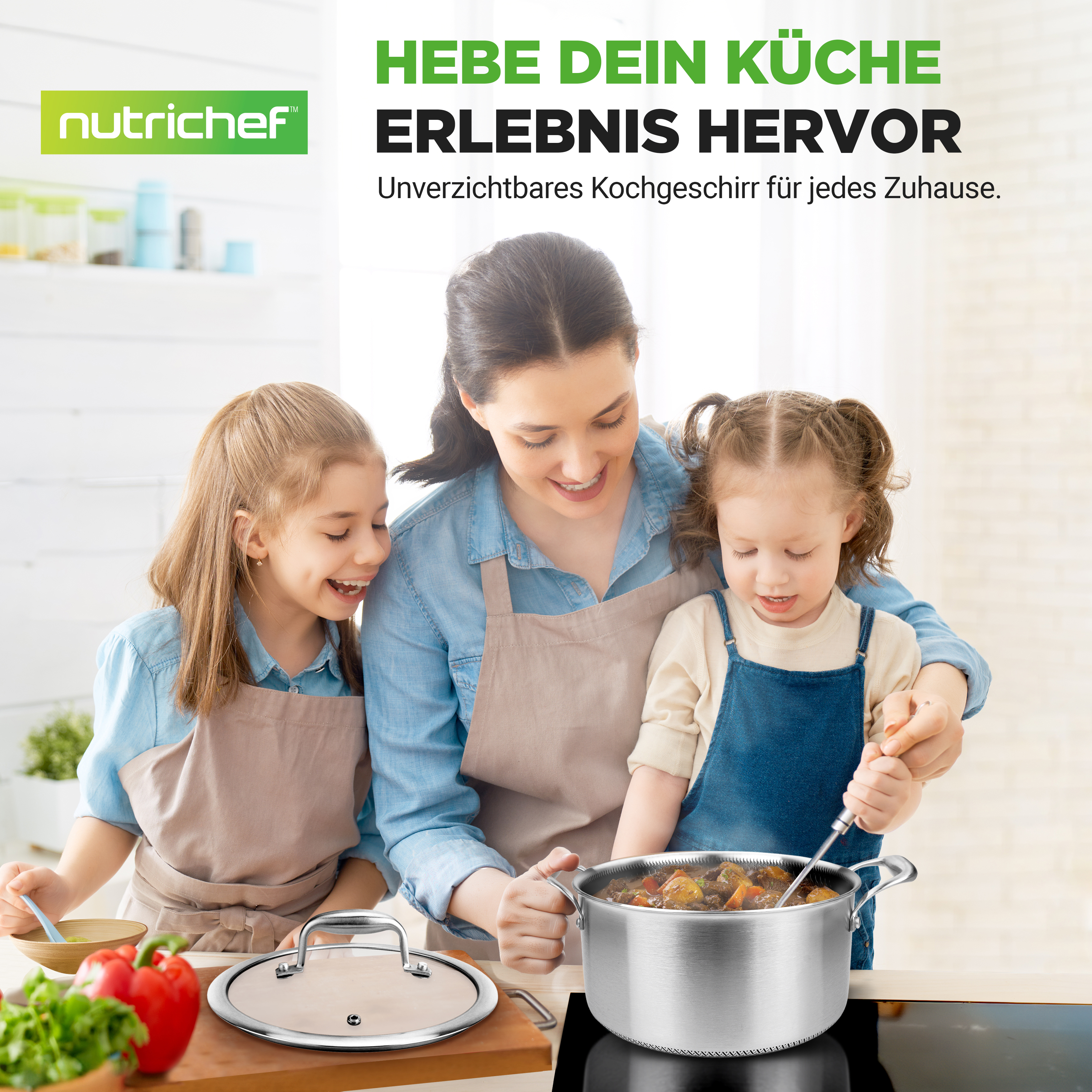 Eine Mutter und zwei Töchter kochen gemeinsam in einer Küche und rühren einen Topf auf dem Herd.