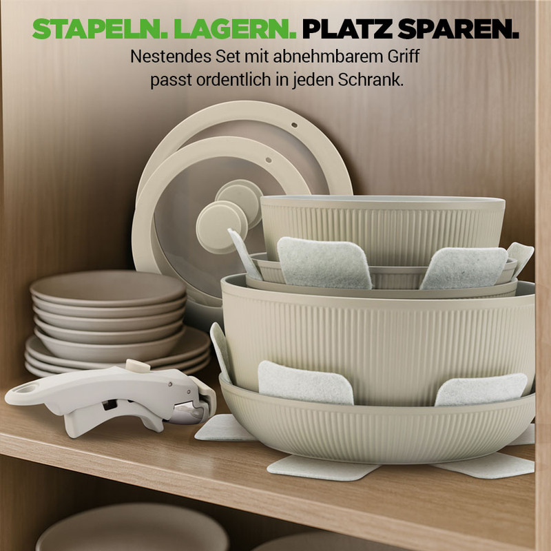 Beige Schüsseln und Teller in einem Schrank gestapelt. Ein weißer Dosenöffner liegt daneben.