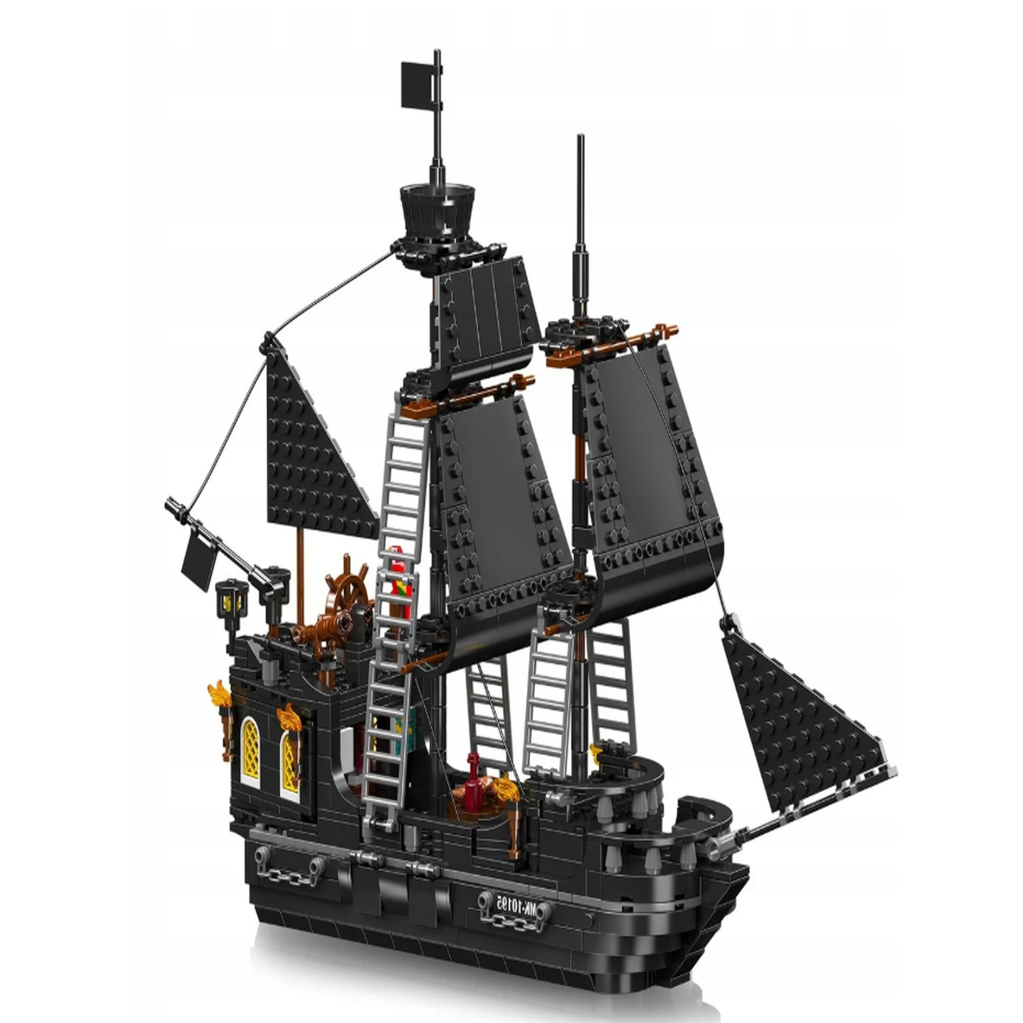 Czarny statek piracki Lego z czarnymi żaglami, drabinami i kołem sterowym.