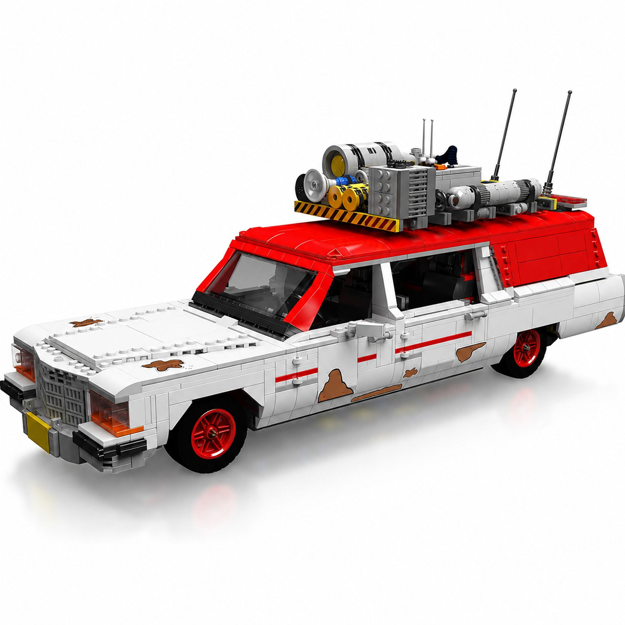 Biały Lego Ecto-1 z czerwonymi akcentami i wyposażeniem na dachu.