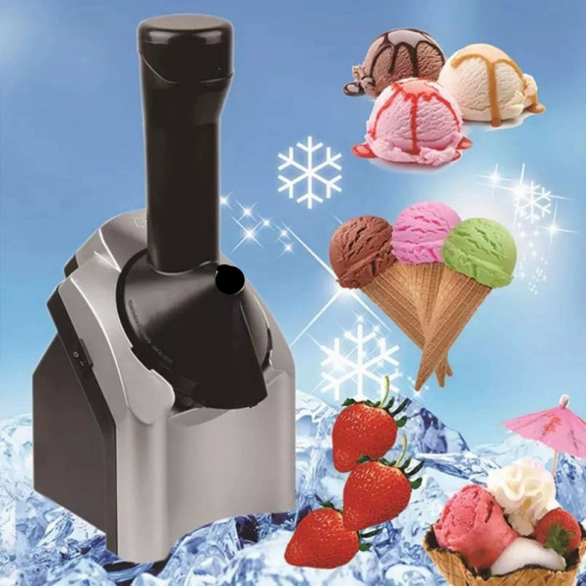 Eismaschine mit verschiedenen Eissorten, Erdbeeren und Eiswürfeln.