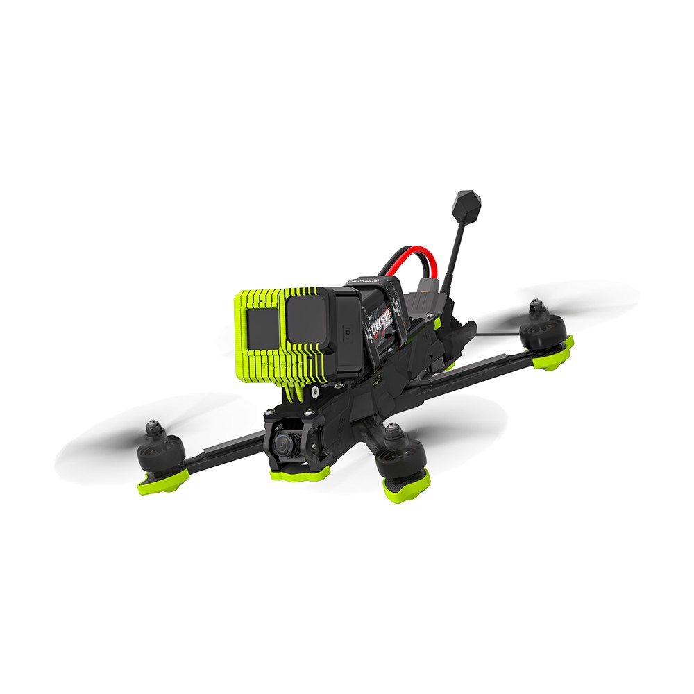 Czarny dron z neonowo-zielonymi akcentami, kamerą i śmigłami.