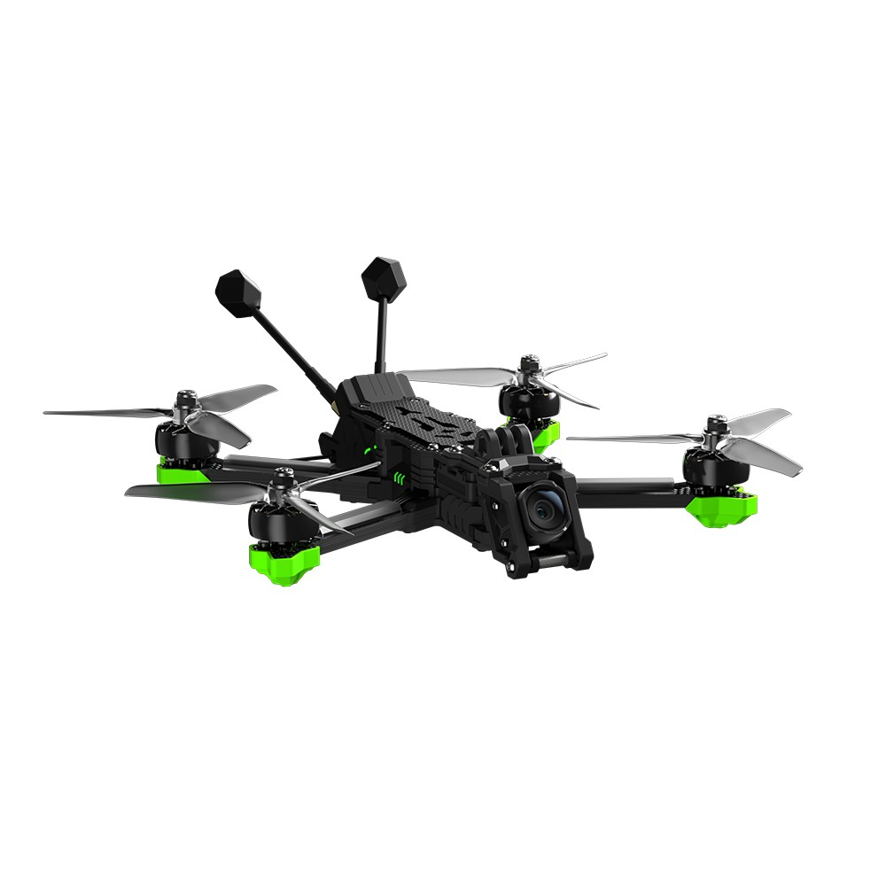 Czarny dron wyścigowy z zielonymi akcentami i śmigłami.