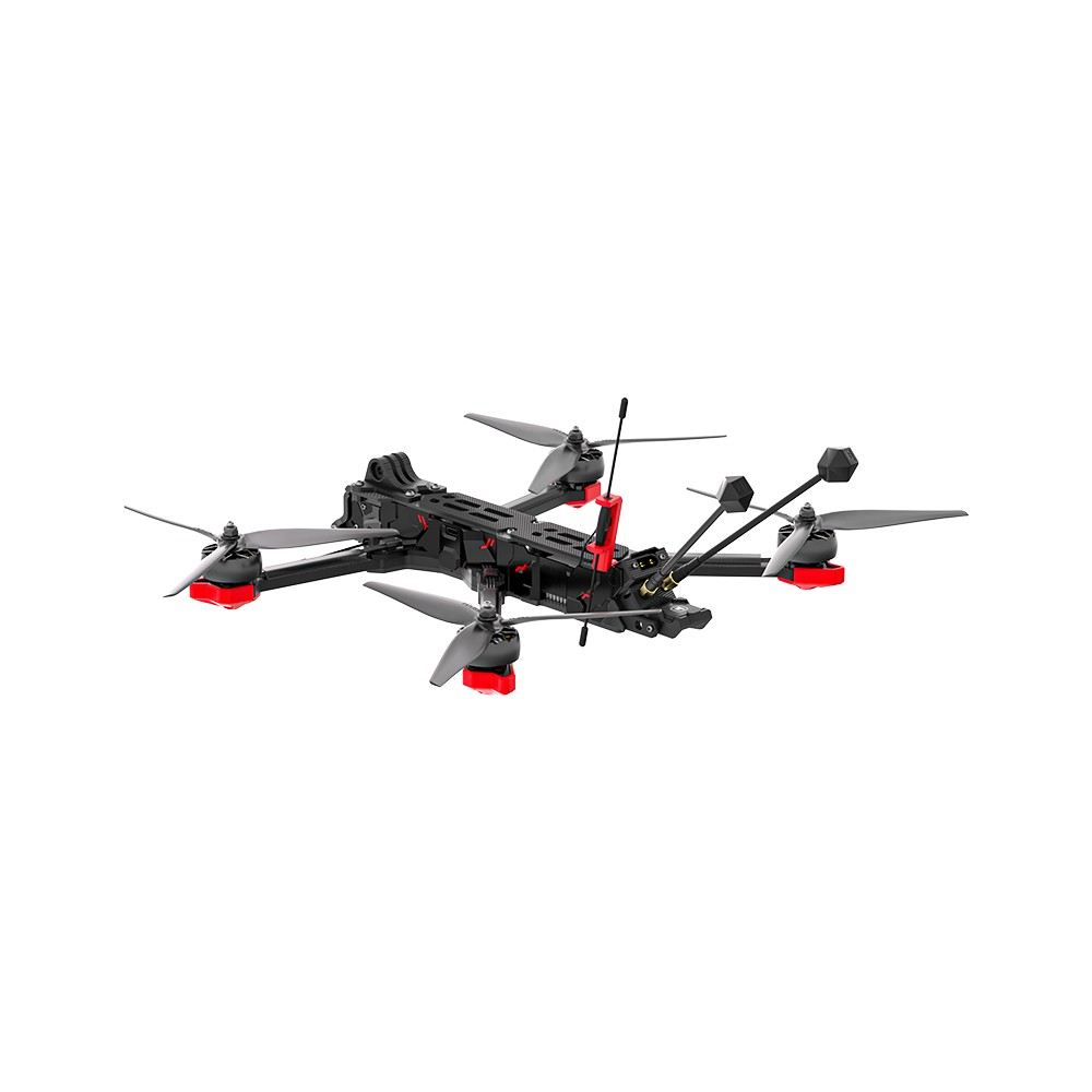 Czarny dron wyścigowy z czerwonymi akcentami i śmigłami.