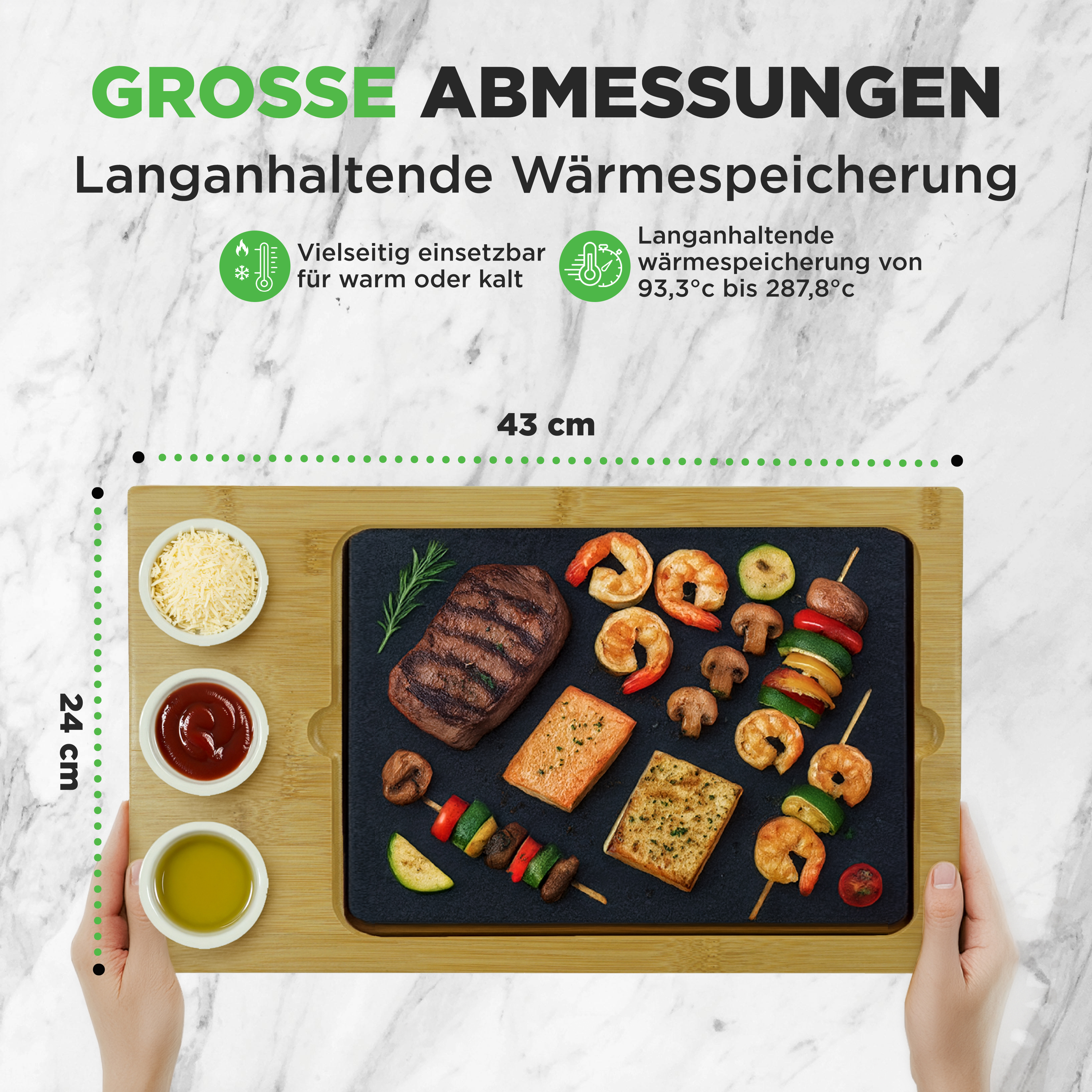 Ein Serviertablett mit Speisen: Steak, Garnelen, Gemüse-Spieße, Pilze, Lachs, Brot.