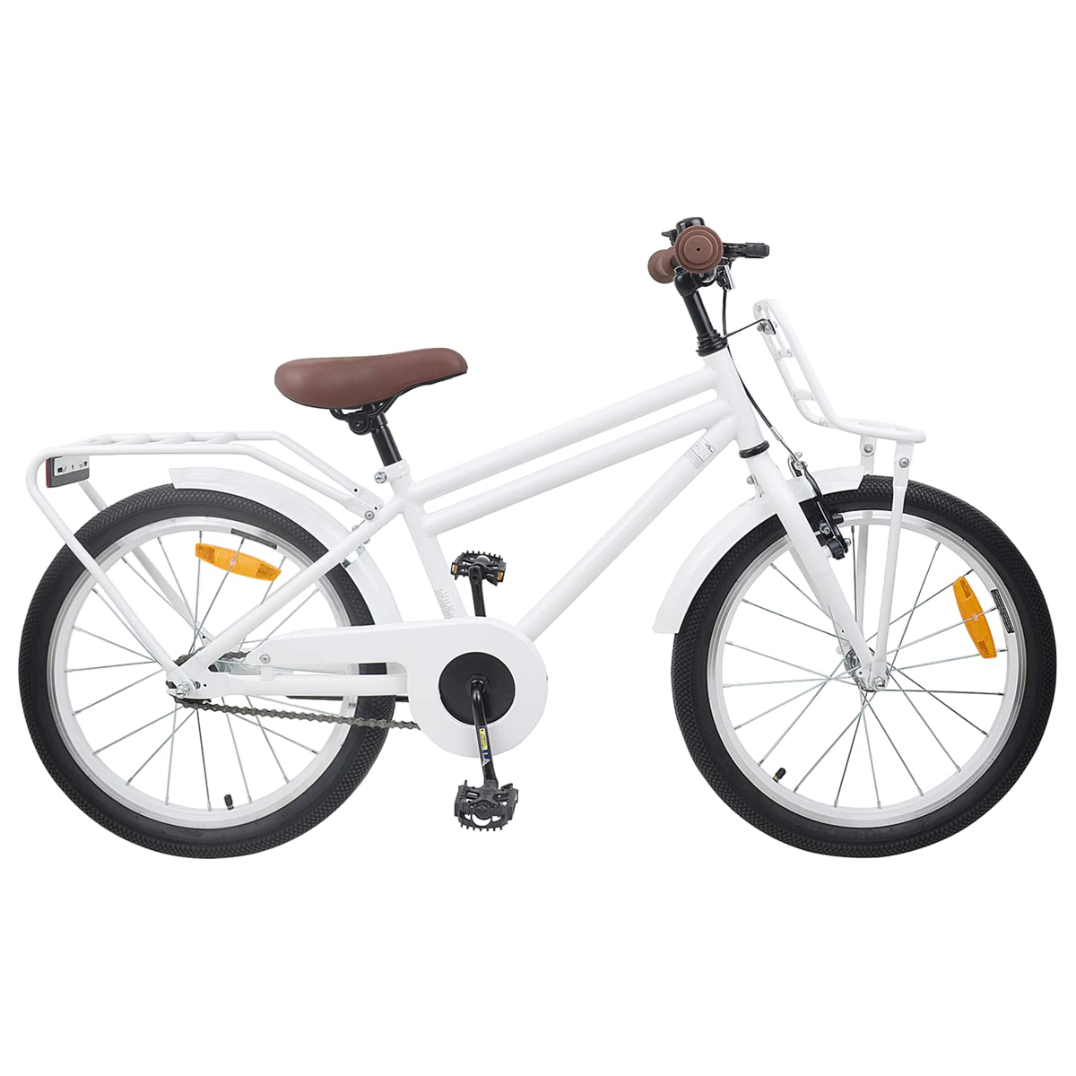 Ein weißes Kinderfahrrad mit braunem Sattel und Lenkergriffen, vorderem Korb und Gepäckträger.