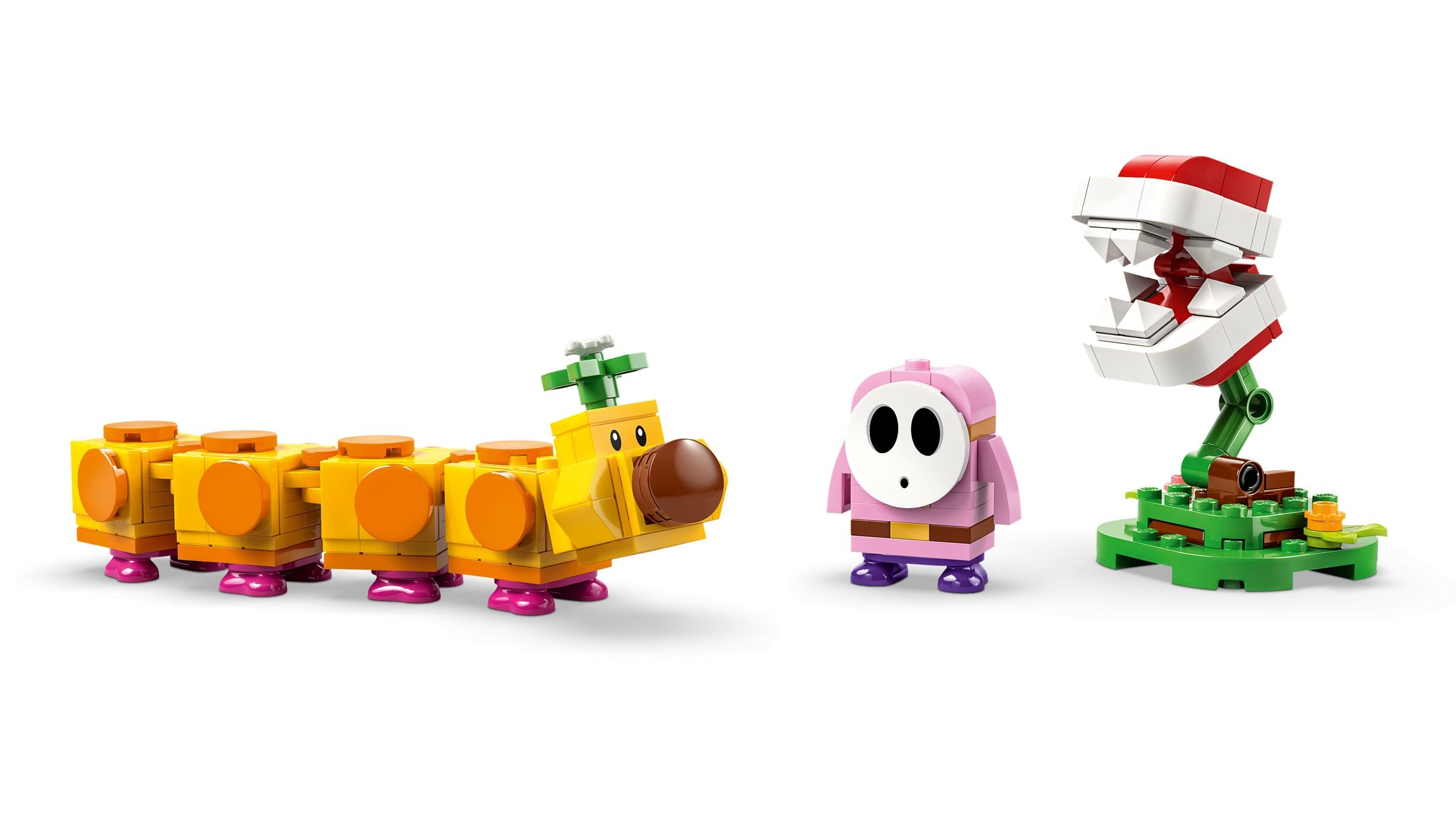 Figurines LEGO : une chenille jaune, un Shy Guy rose et une Plante Piranha.