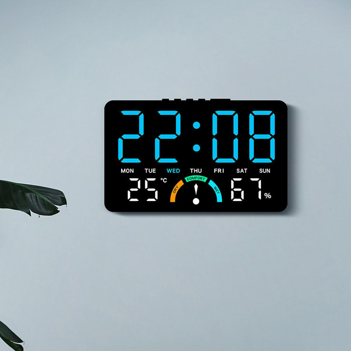 Digitale Uhr zeigt 22:08, 25°C und 67% Luftfeuchtigkeit an. Wochentag ist Montag.