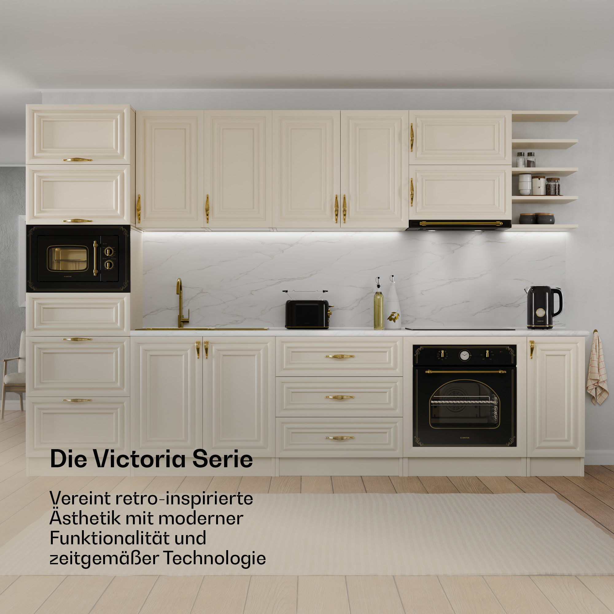 Eine cremefarbene Küche mit goldenen Griffen, Mikrowelle, Herd und Toaster.