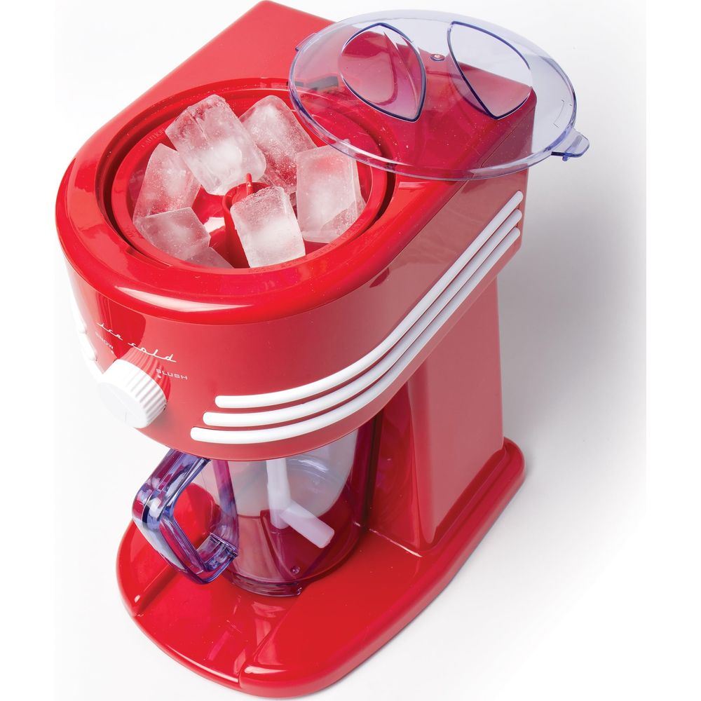 Eine rote Slush-Eismaschine gefüllt mit Eiswürfeln und einem Klarsichtdeckel.
