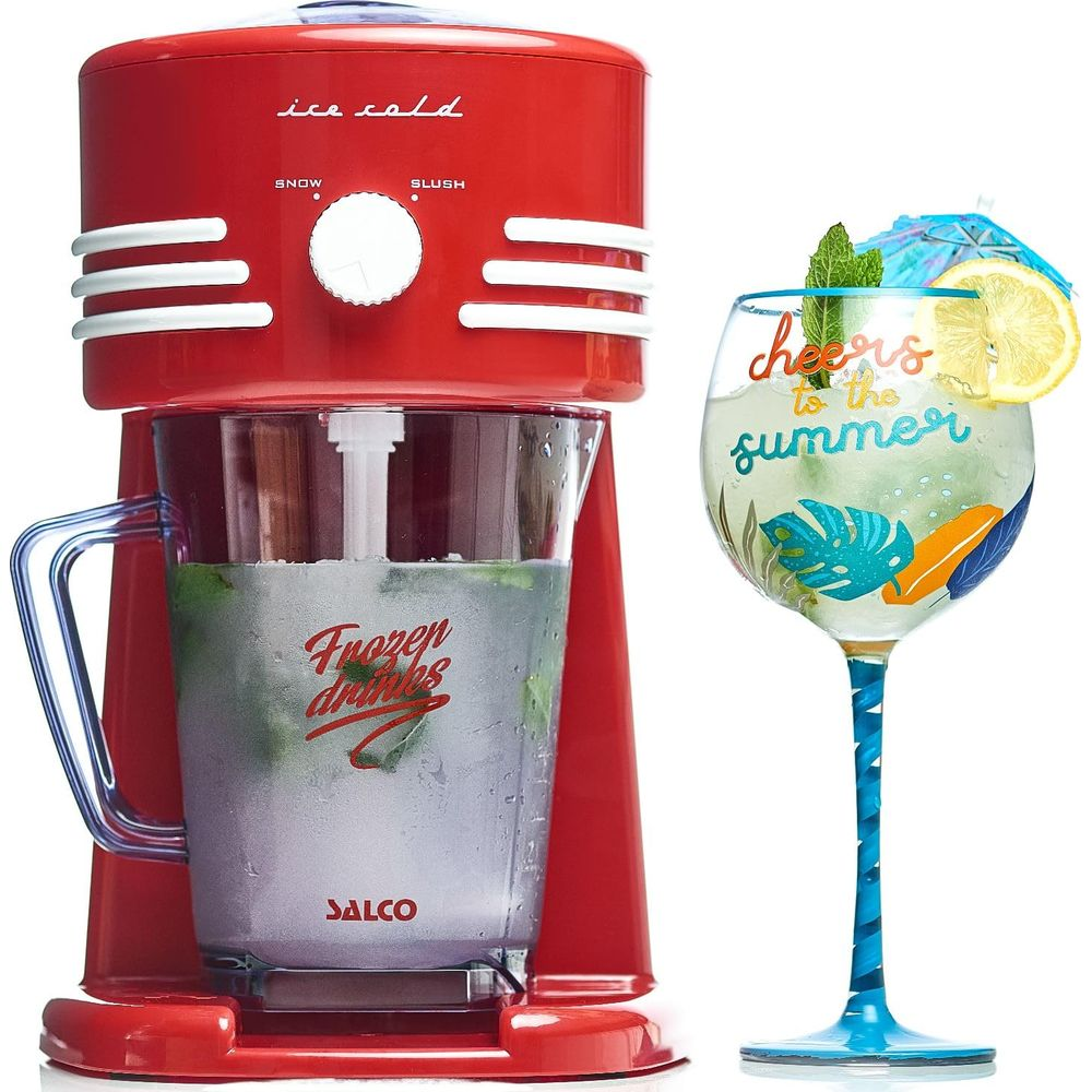 Ein roter Eisbereiter steht neben einem großen Glas mit einem Sommergetränk.