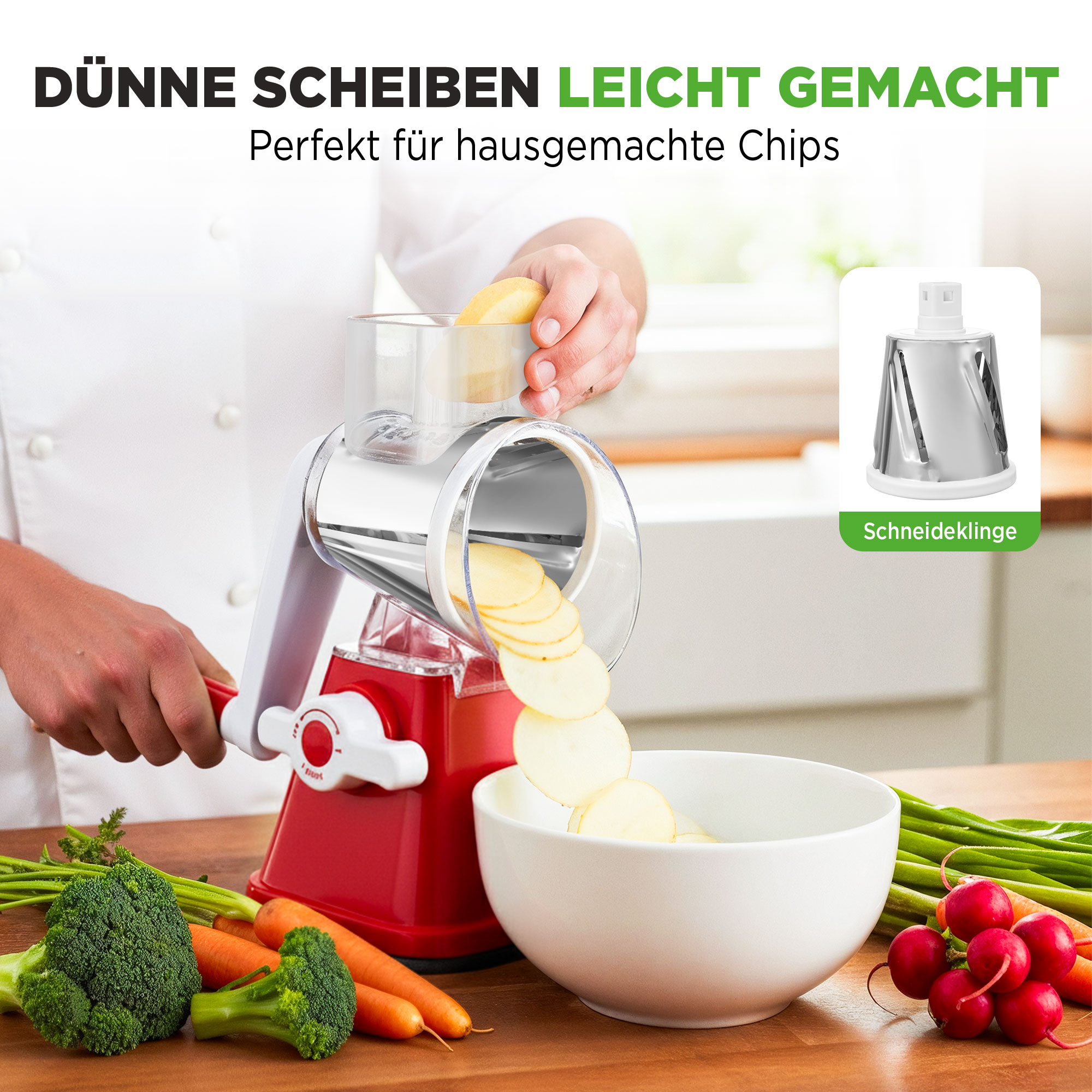 Ein roter Spiralschneider schneidet Kartoffeln in dünne Scheiben in eine weiße Schüssel.