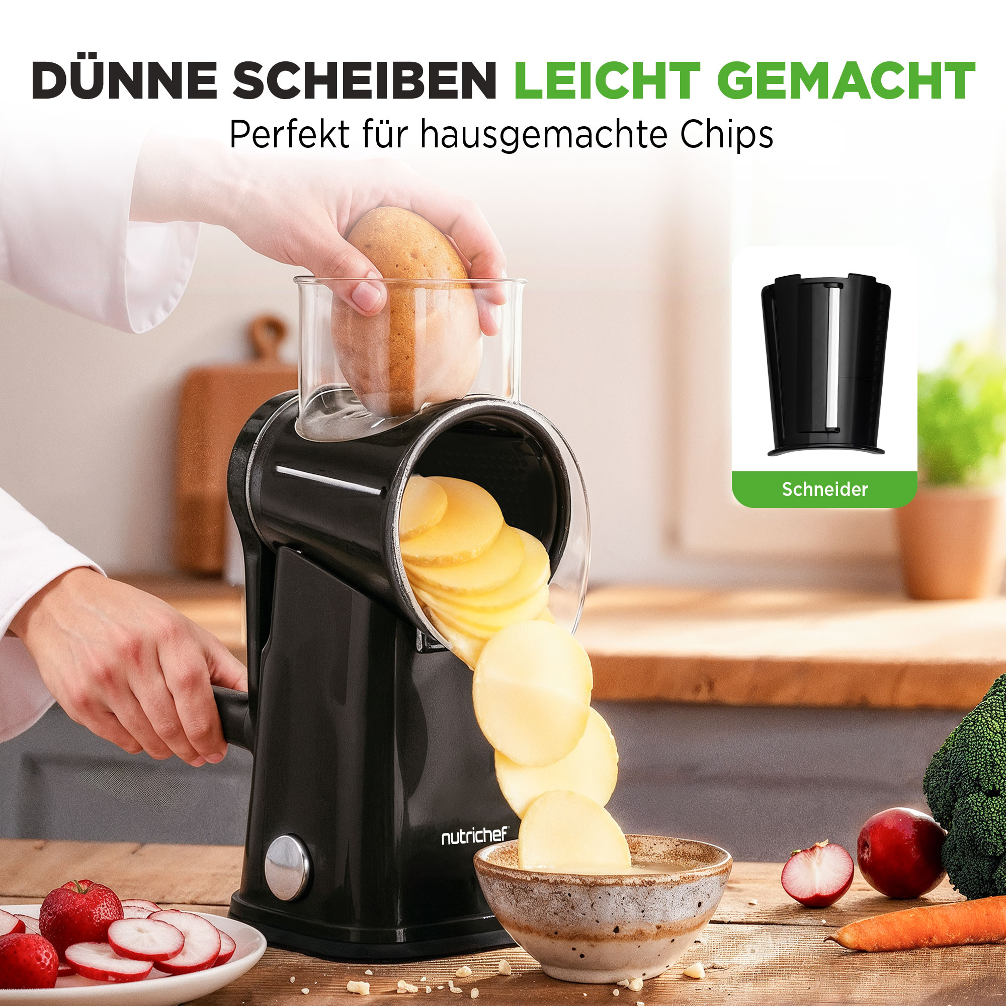 Eine Hand benutzt einen schwarzen Spiralschneider, um Kartoffeln in Scheiben zu schneiden.