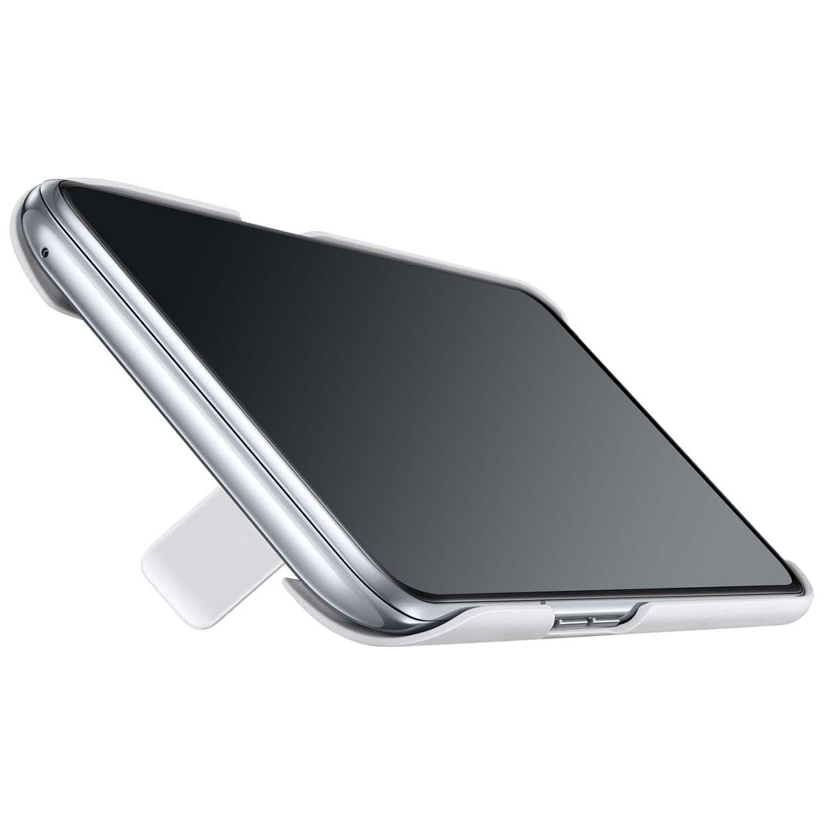 Uno smartphone argentato con supporto bianco, su sfondo bianco.