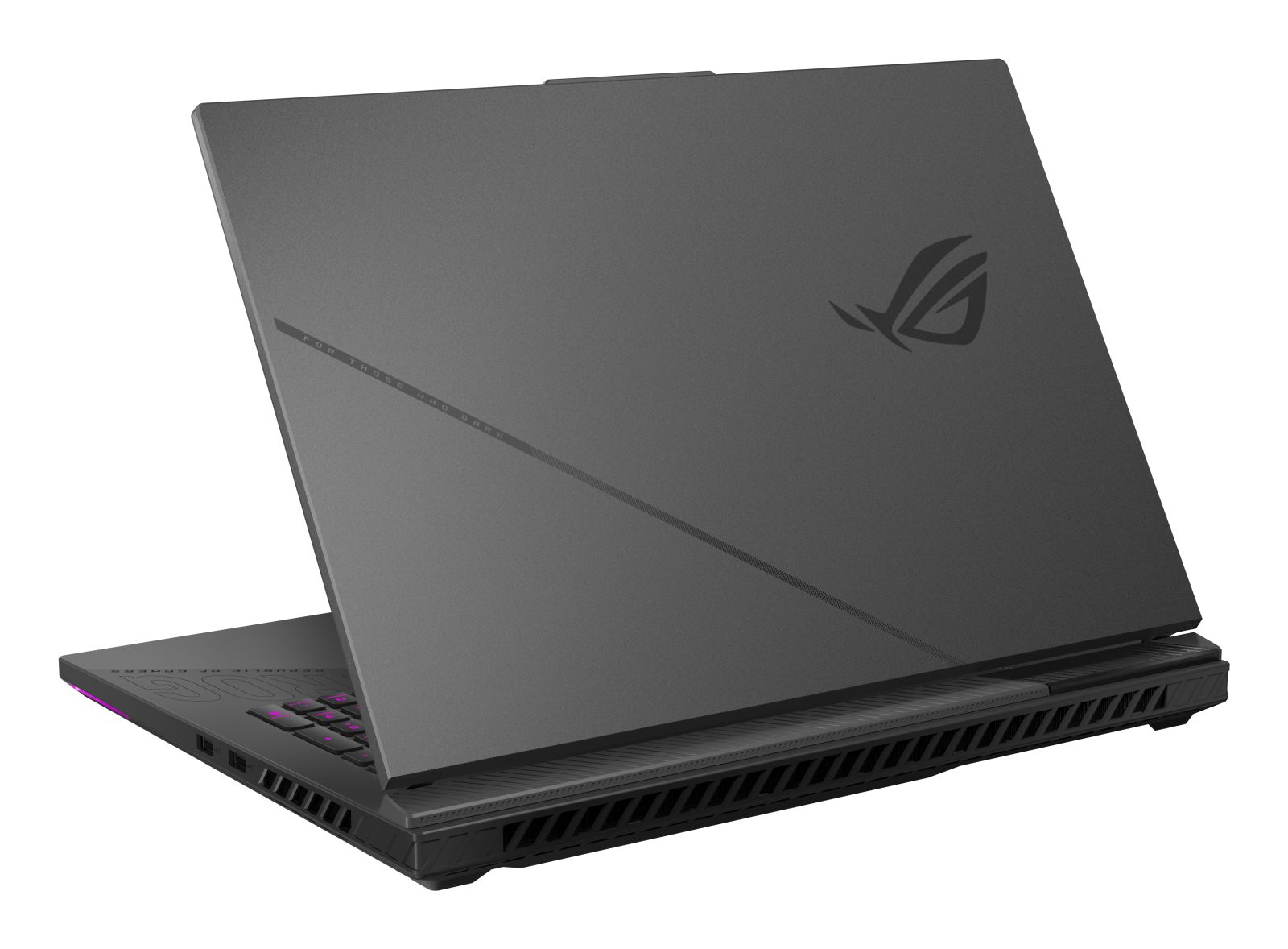 Ein dunkelgrauer Laptop ist schräg dargestellt und zeigt Tastatur und ROG-Logo. Er hat Lüftungsschlitze und Text.