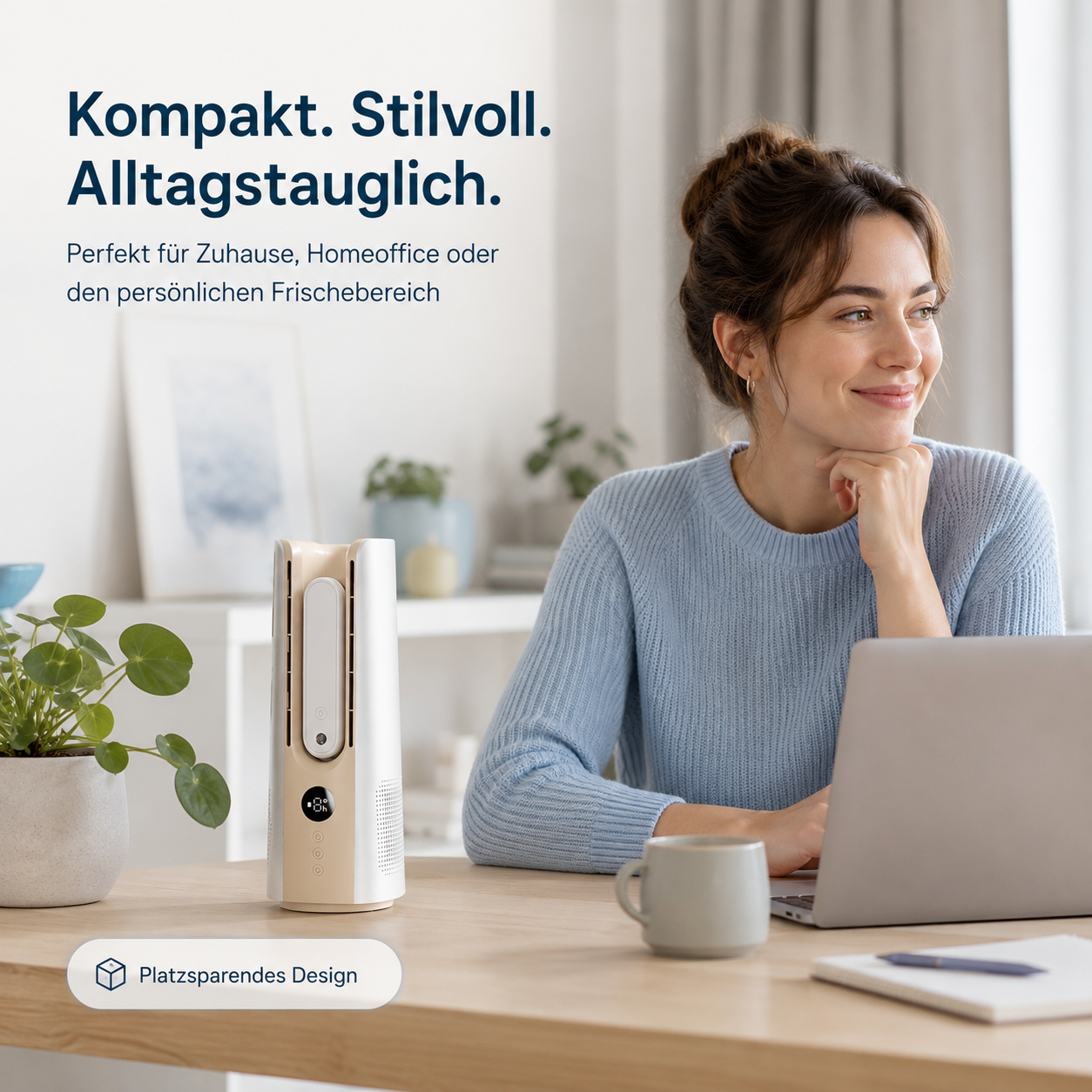 Eine Frau sitzt an einem Schreibtisch mit einem Laptop und einem Luftreiniger.